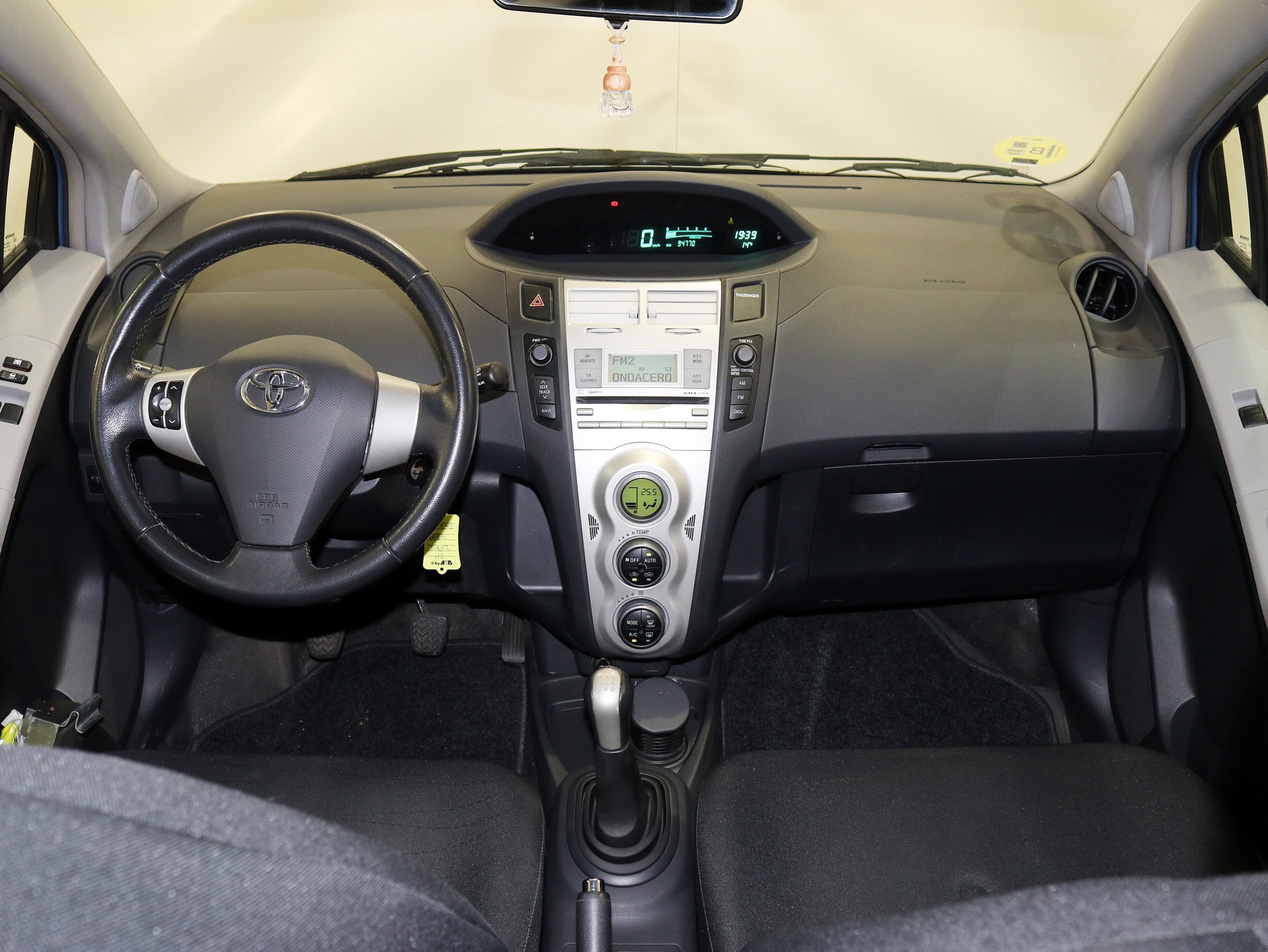 Foto Toyota Yaris 17