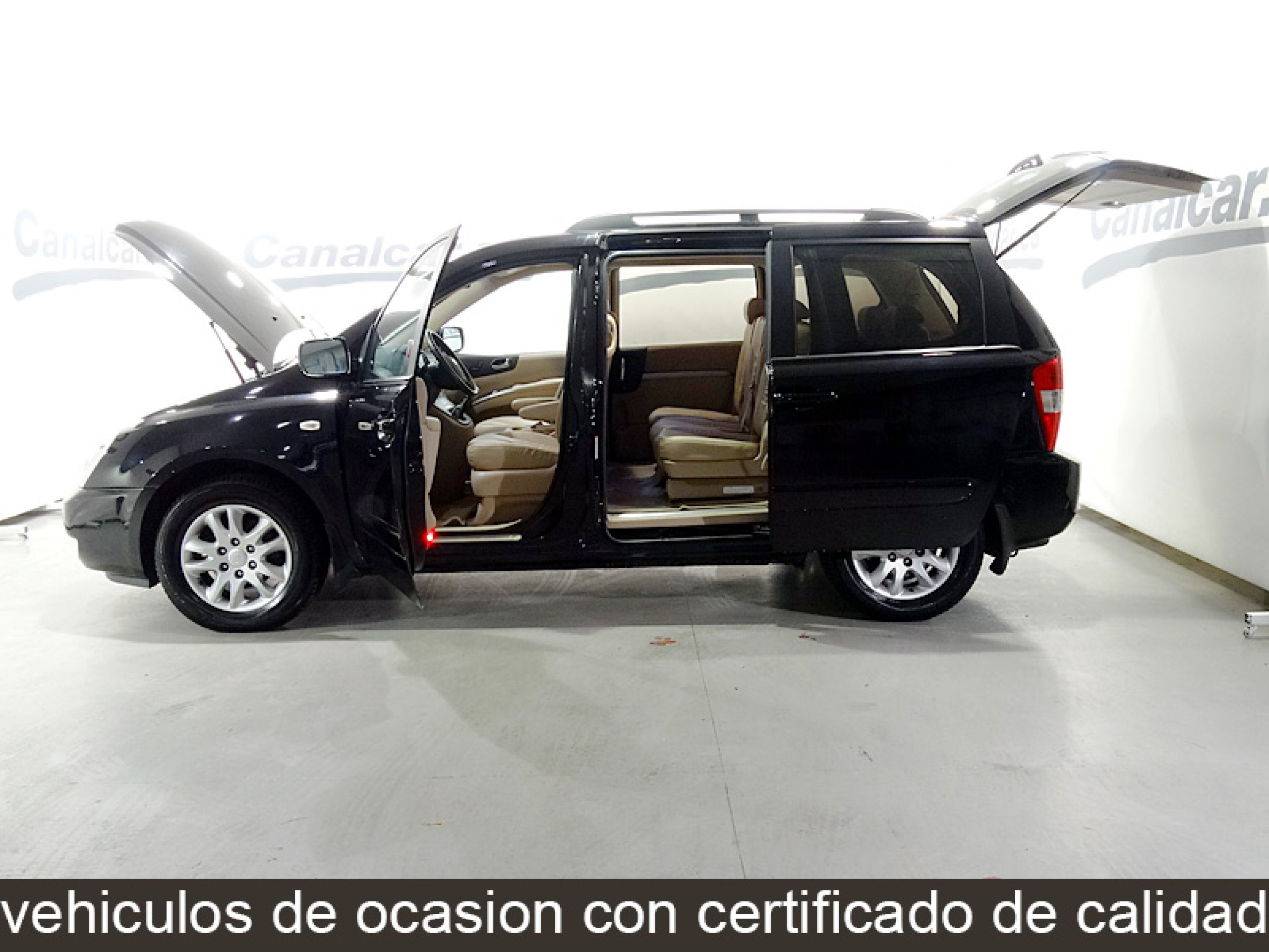Foto Kia Carnival 11