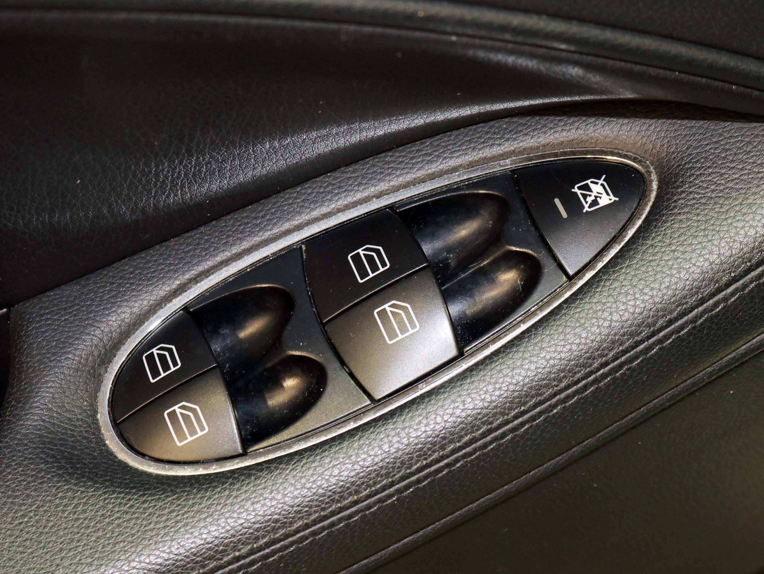 Foto Mercedes-Benz CLS 350 23