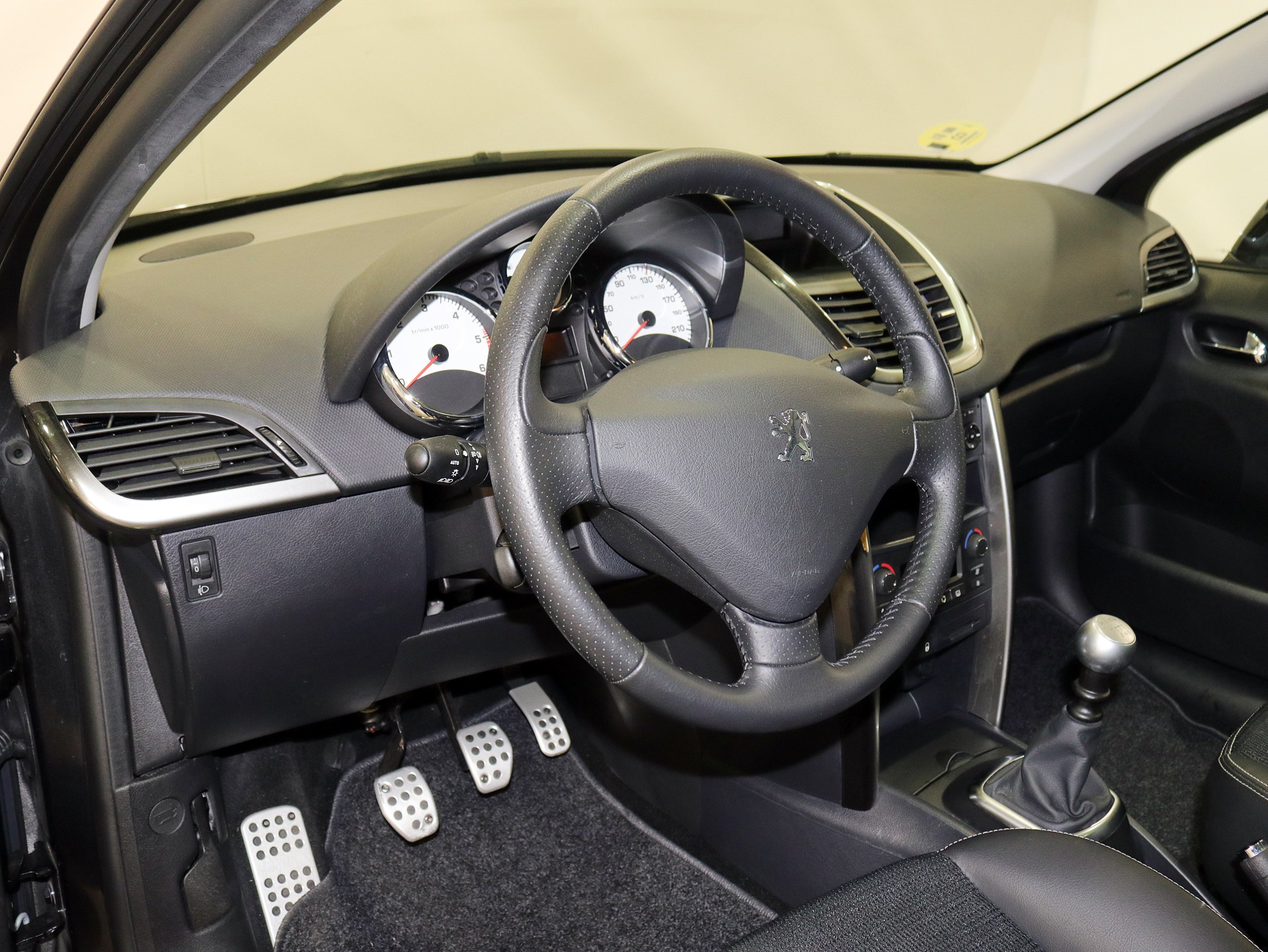 Foto Peugeot 207 21