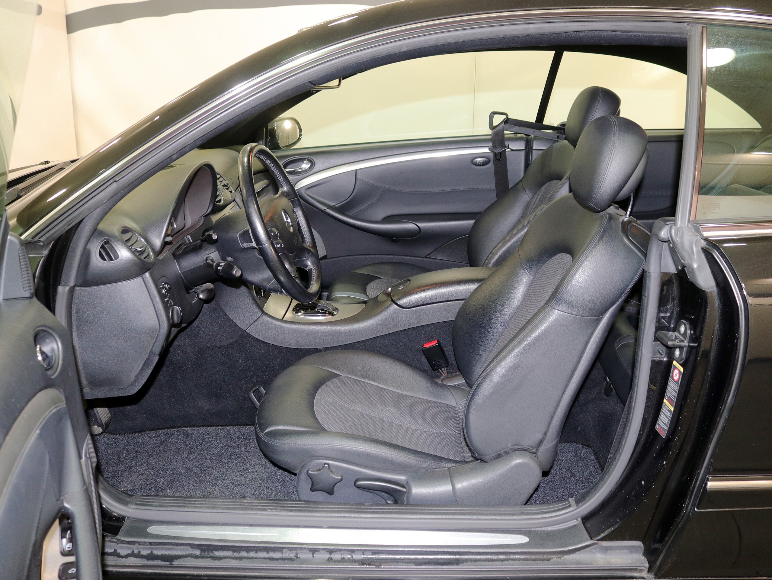 Foto Mercedes-Benz CLK 200 15 Foto Mercedes-Benz CLK 200 15