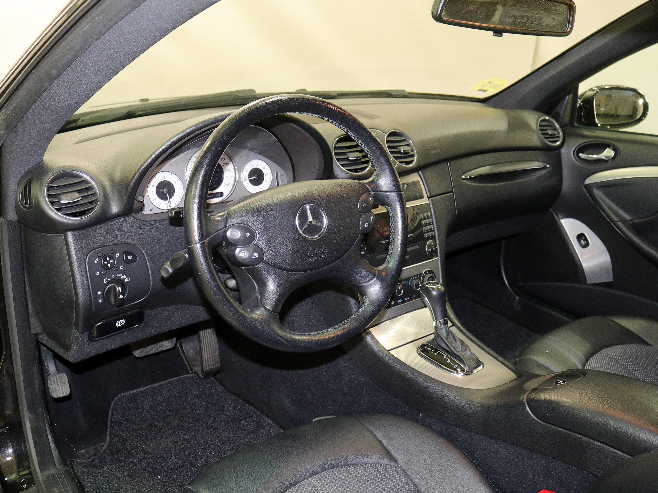 Foto Mercedes-Benz CLK 200 18 Foto Mercedes-Benz CLK 200 18