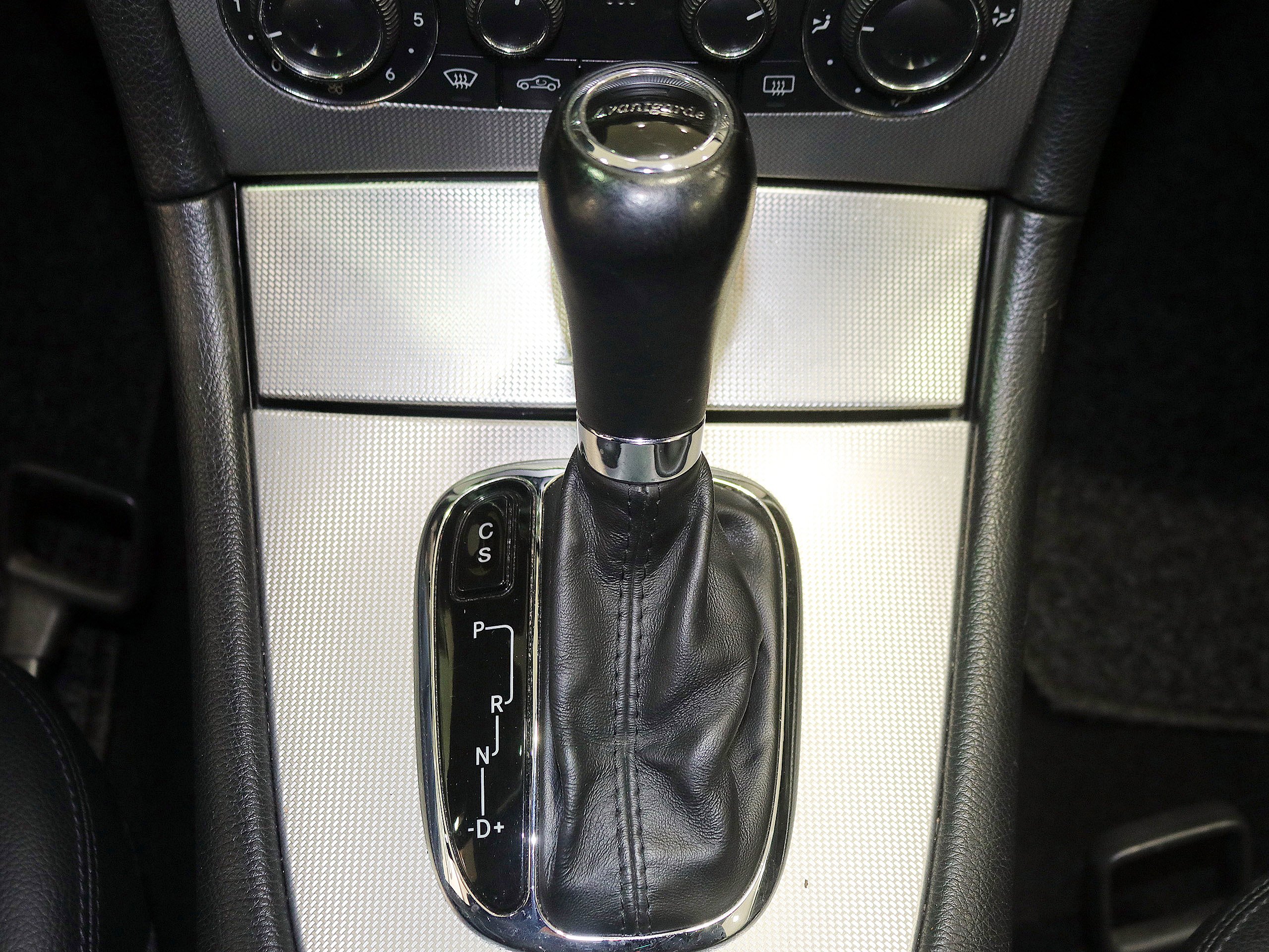 Foto Mercedes-Benz CLK 200 24 Foto Mercedes-Benz CLK 200 24