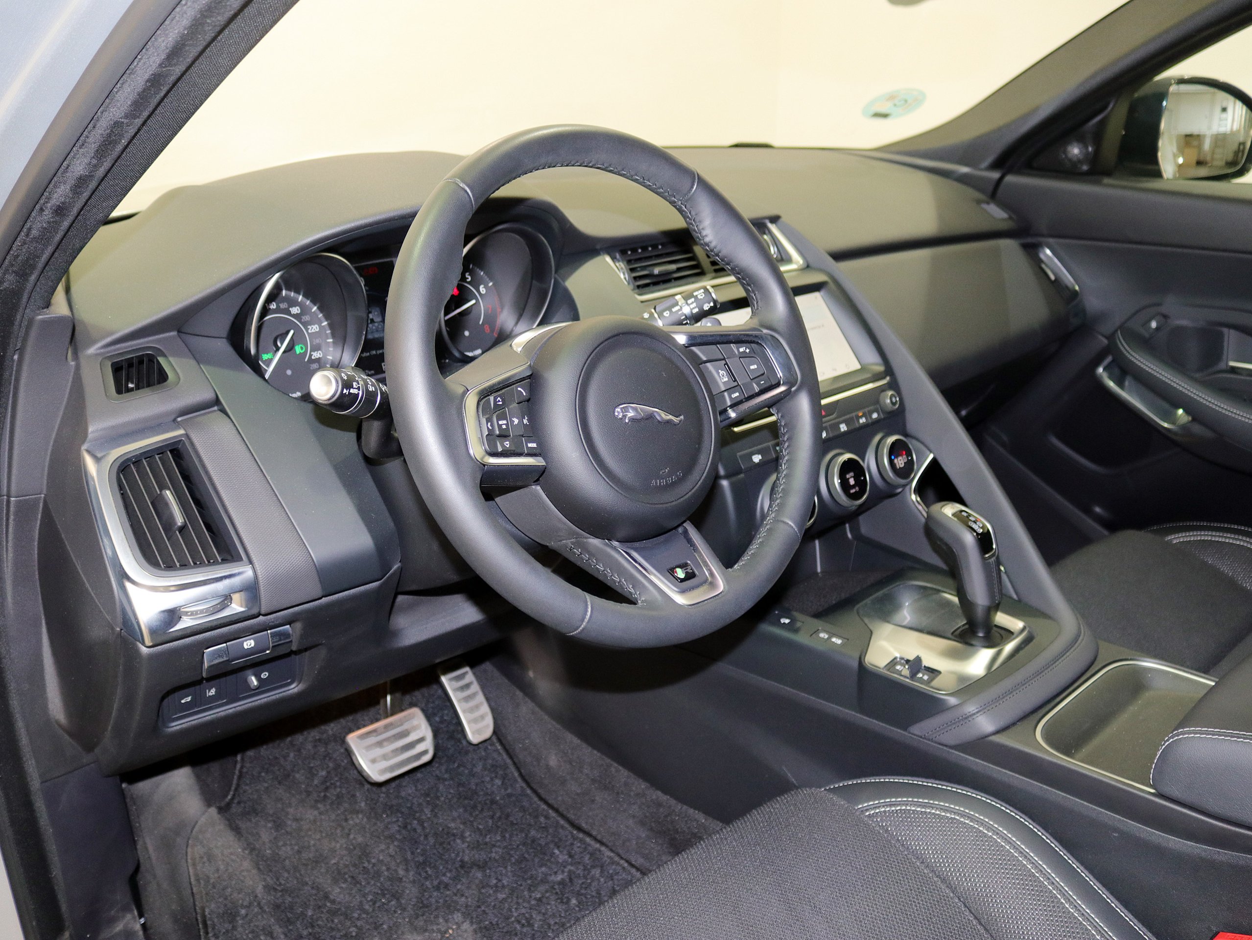 Foto Jaguar E-Pace 26
