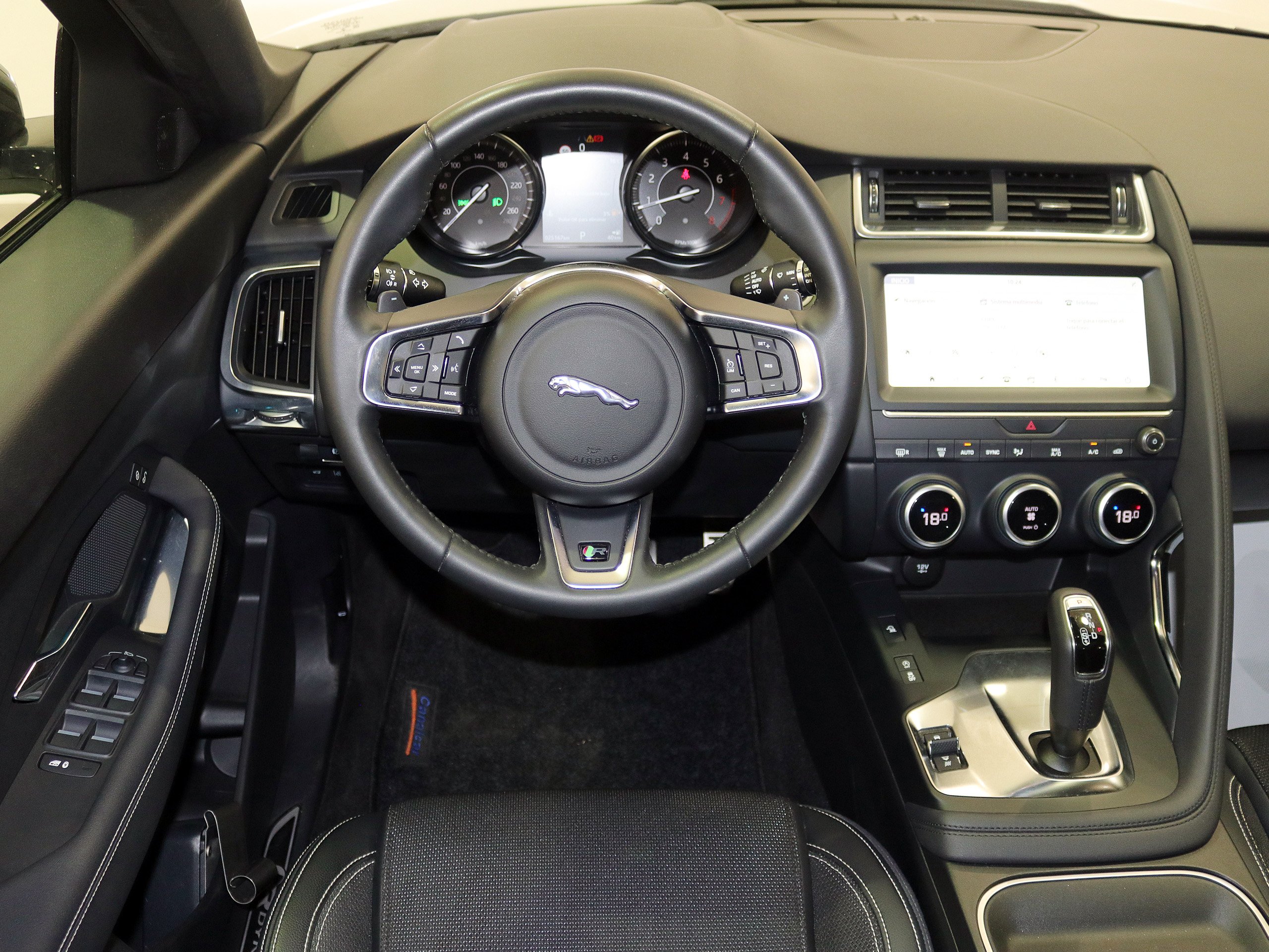 Foto Jaguar E-Pace 28