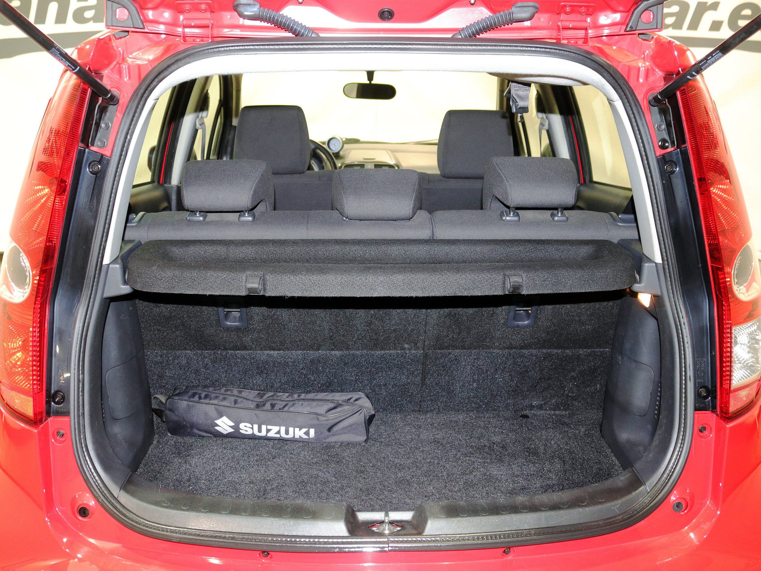 Foto Suzuki Splash 10