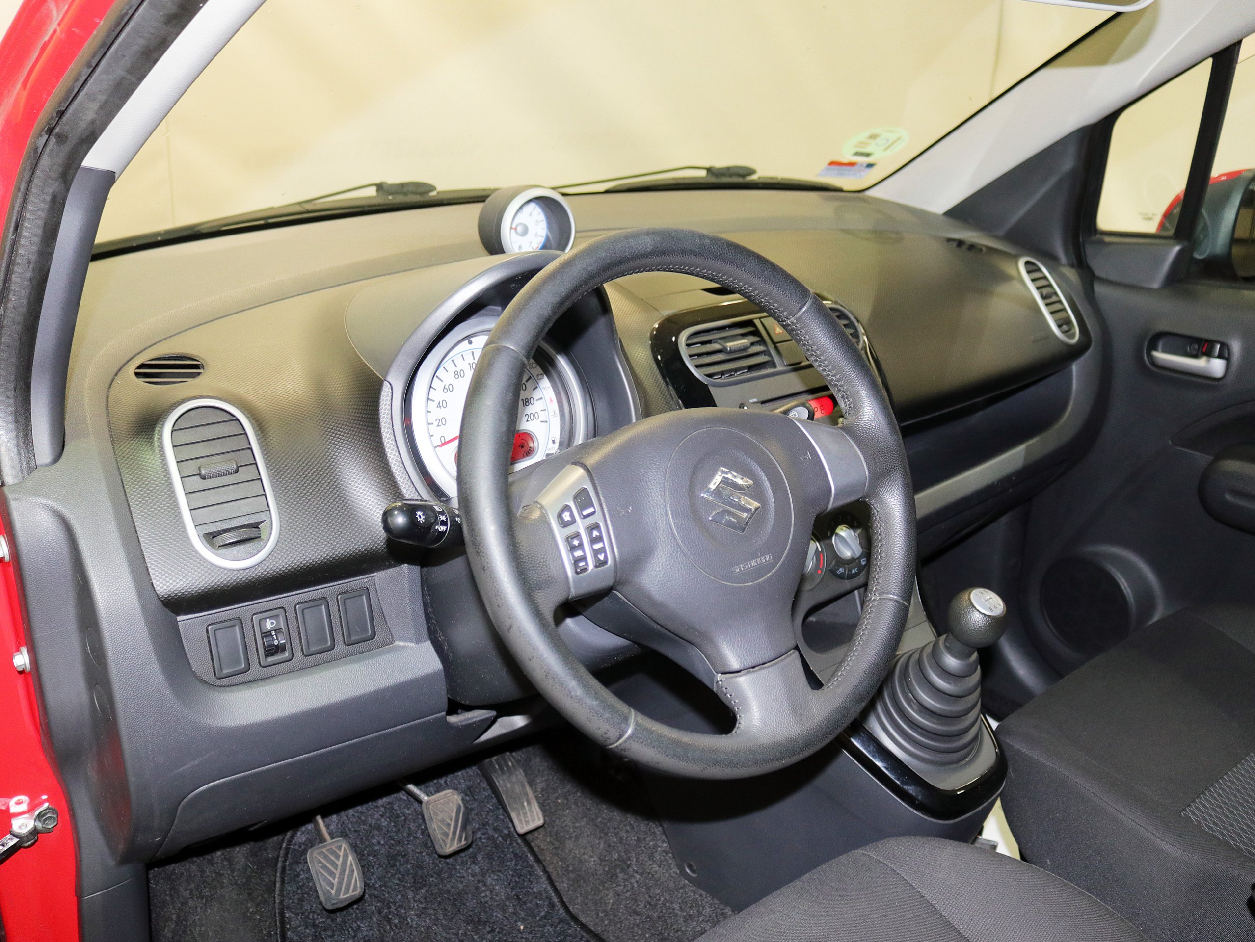 Foto Suzuki Splash 15