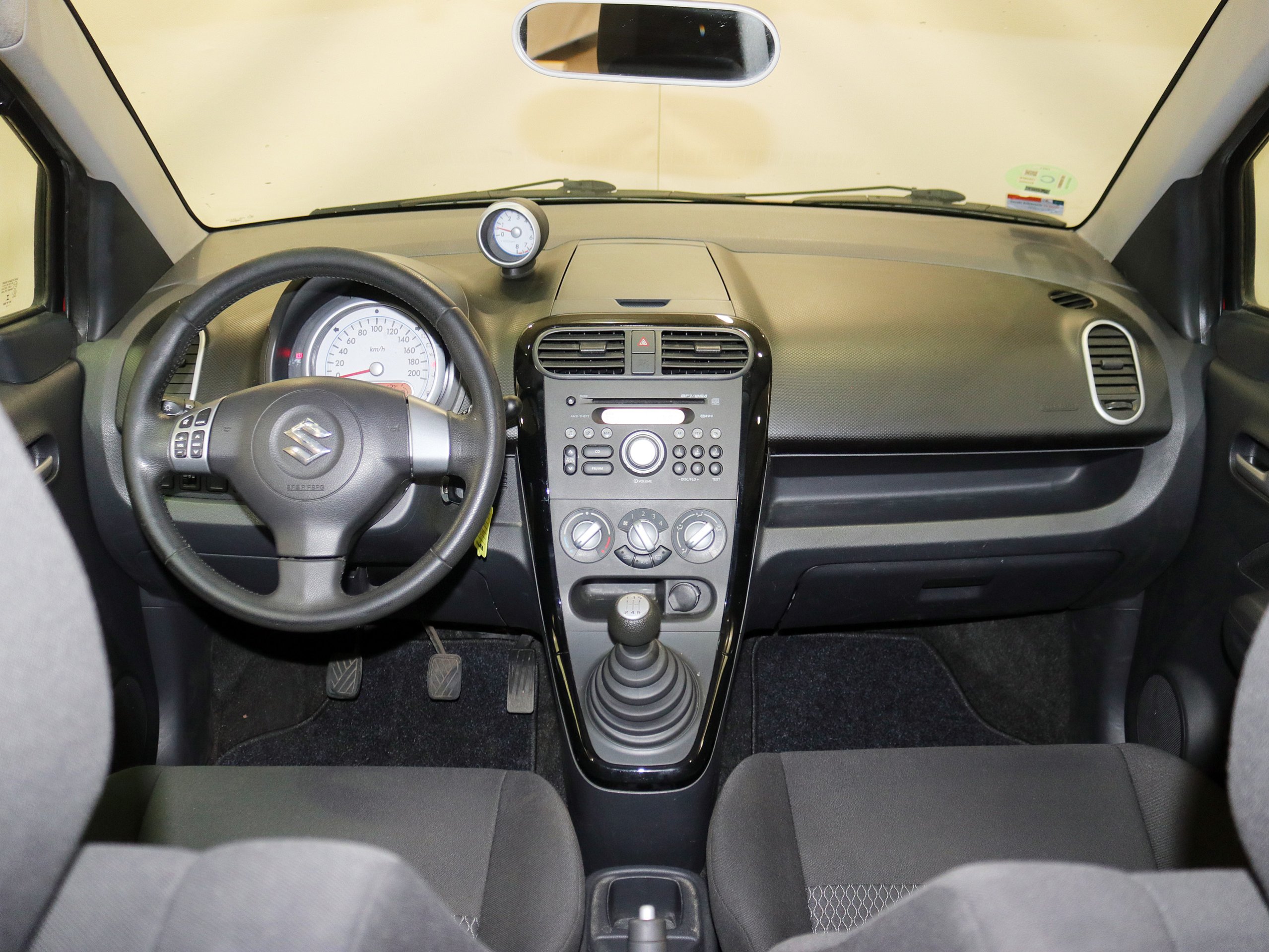 Foto Suzuki Splash 16
