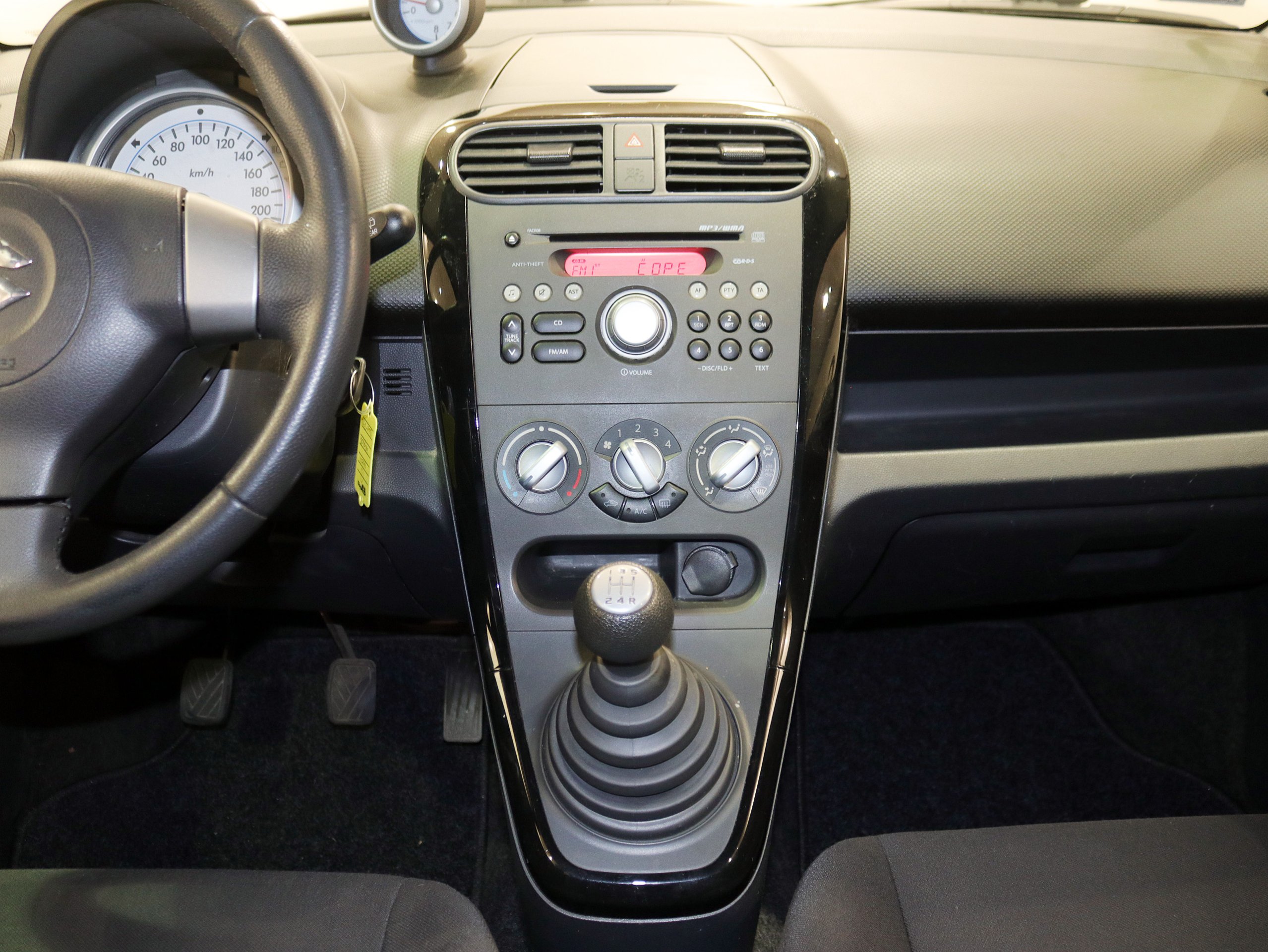 Foto Suzuki Splash 18