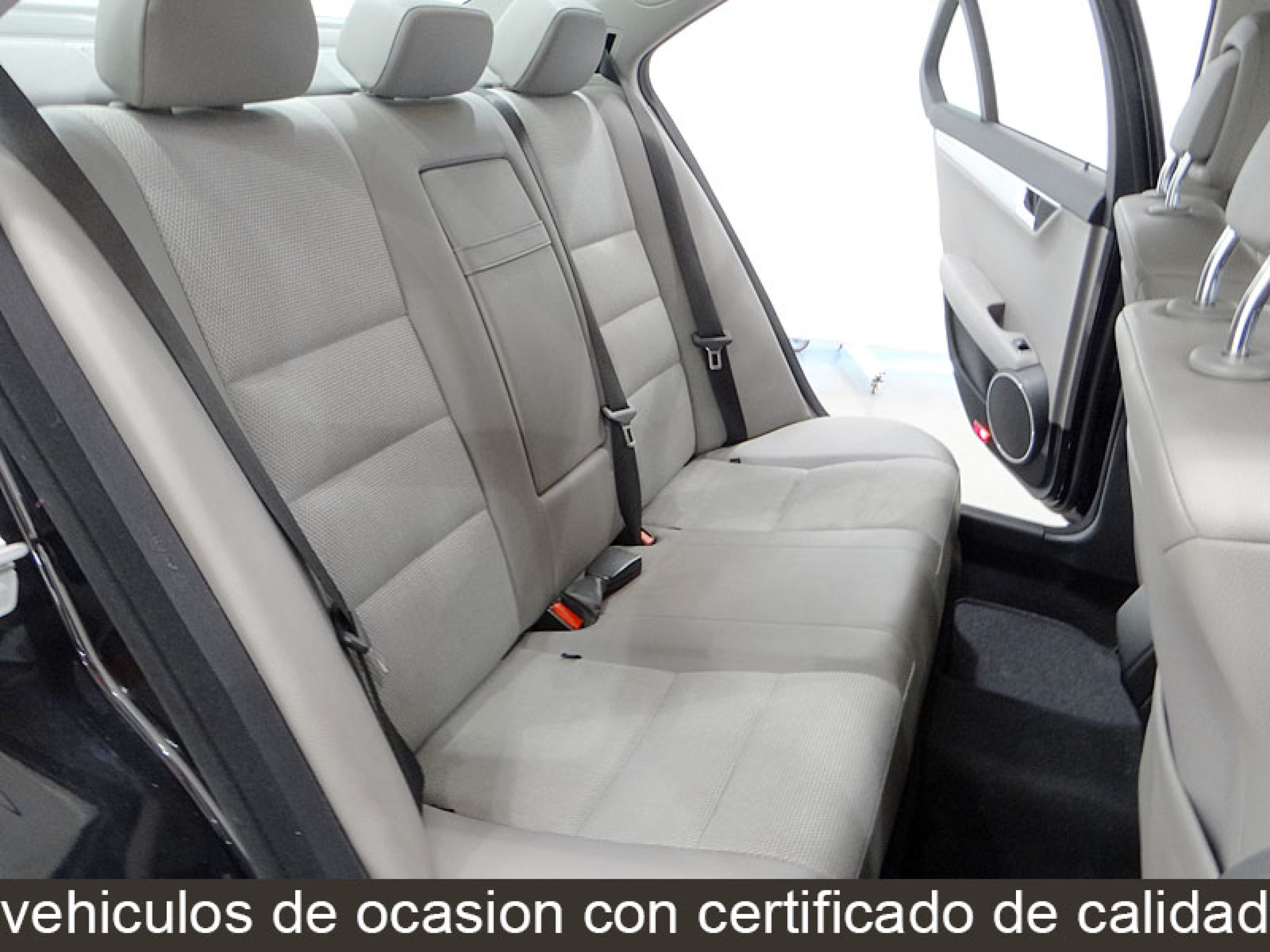 Foto Mercedes-Benz C 220 24