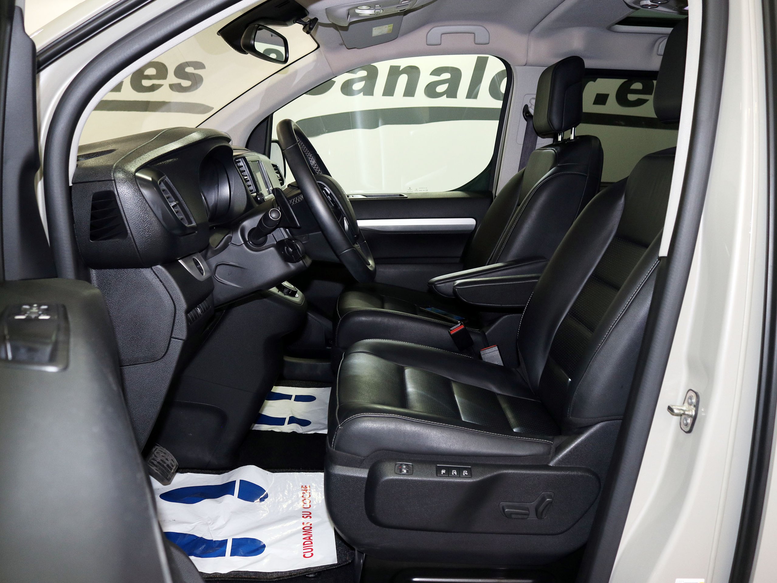 Foto Peugeot Traveller 14
