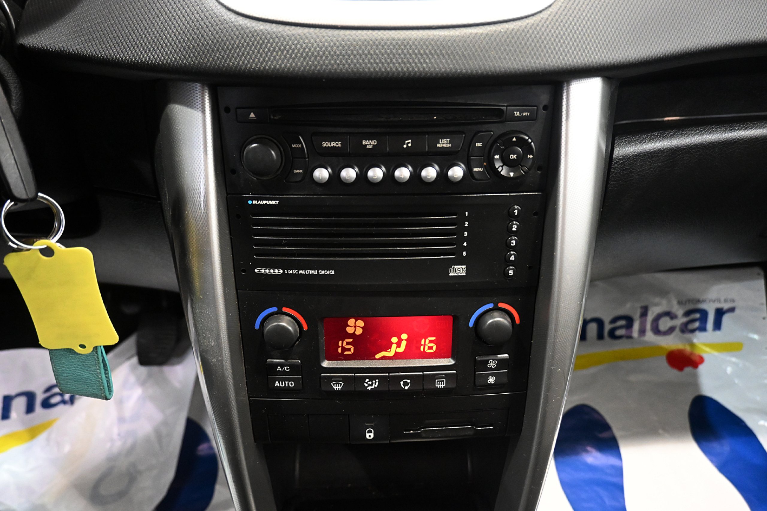 Foto Peugeot 207 16