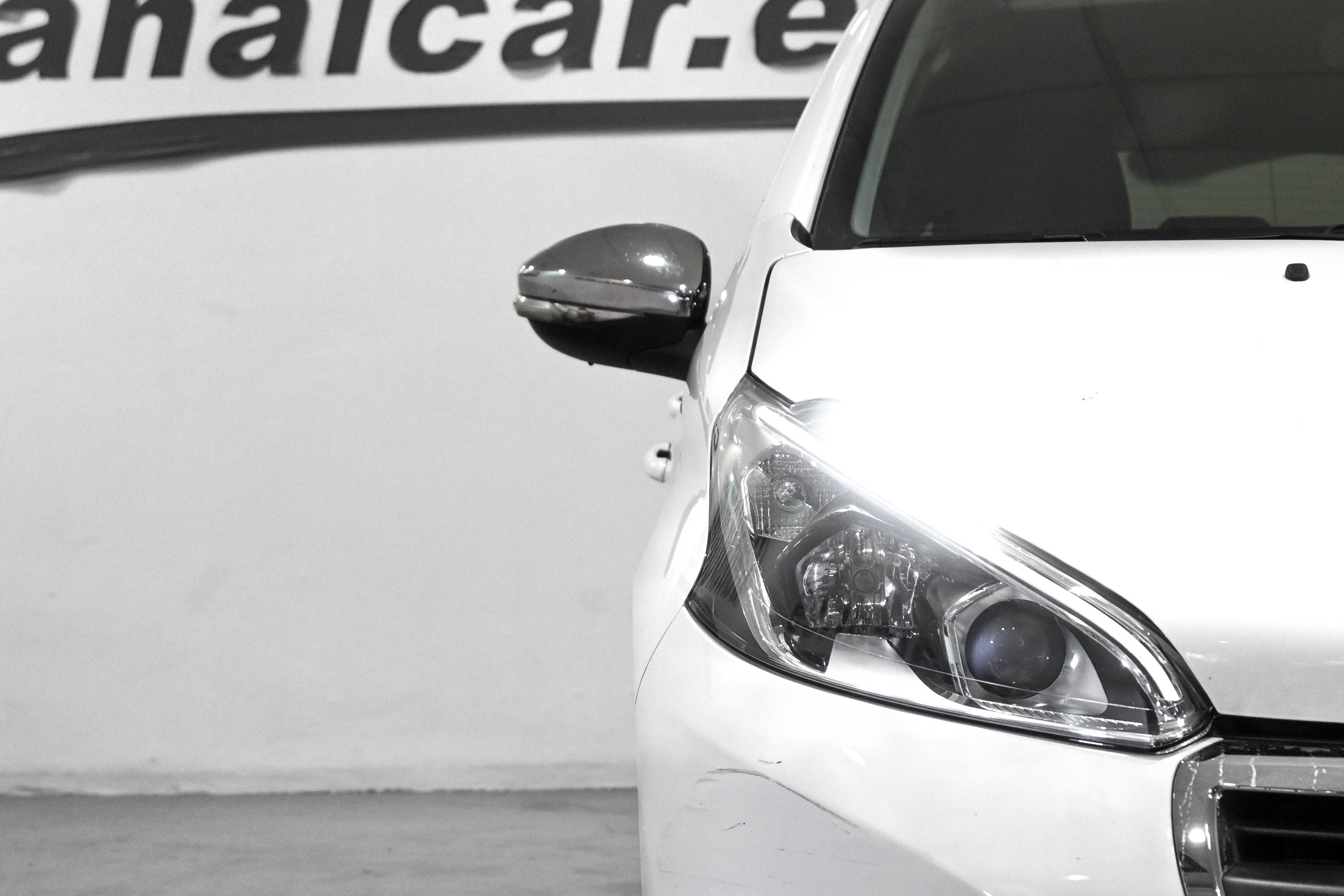 Foto Peugeot 208 12