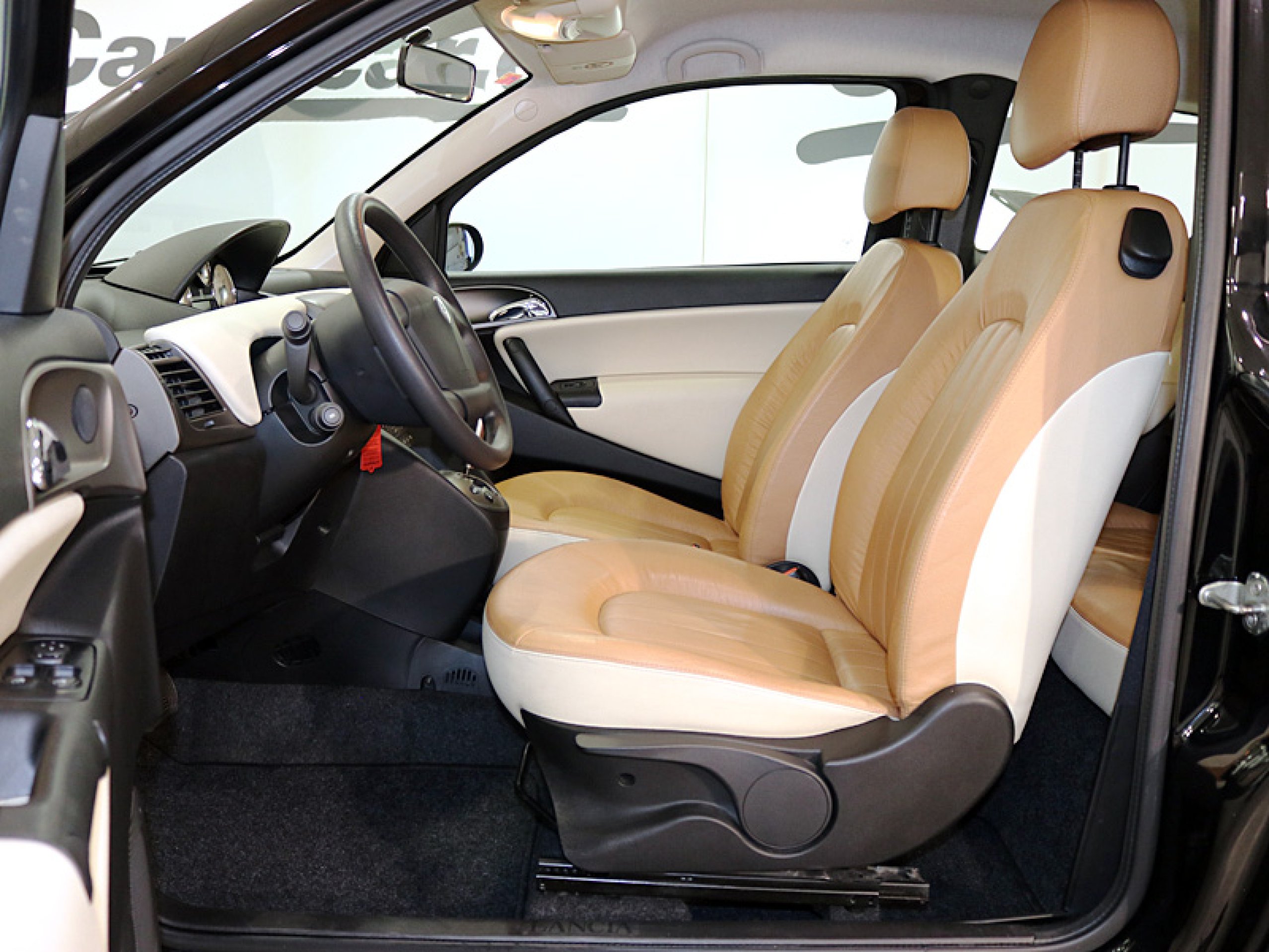 Foto Lancia Ypsilon 10 Foto Lancia Ypsilon 10