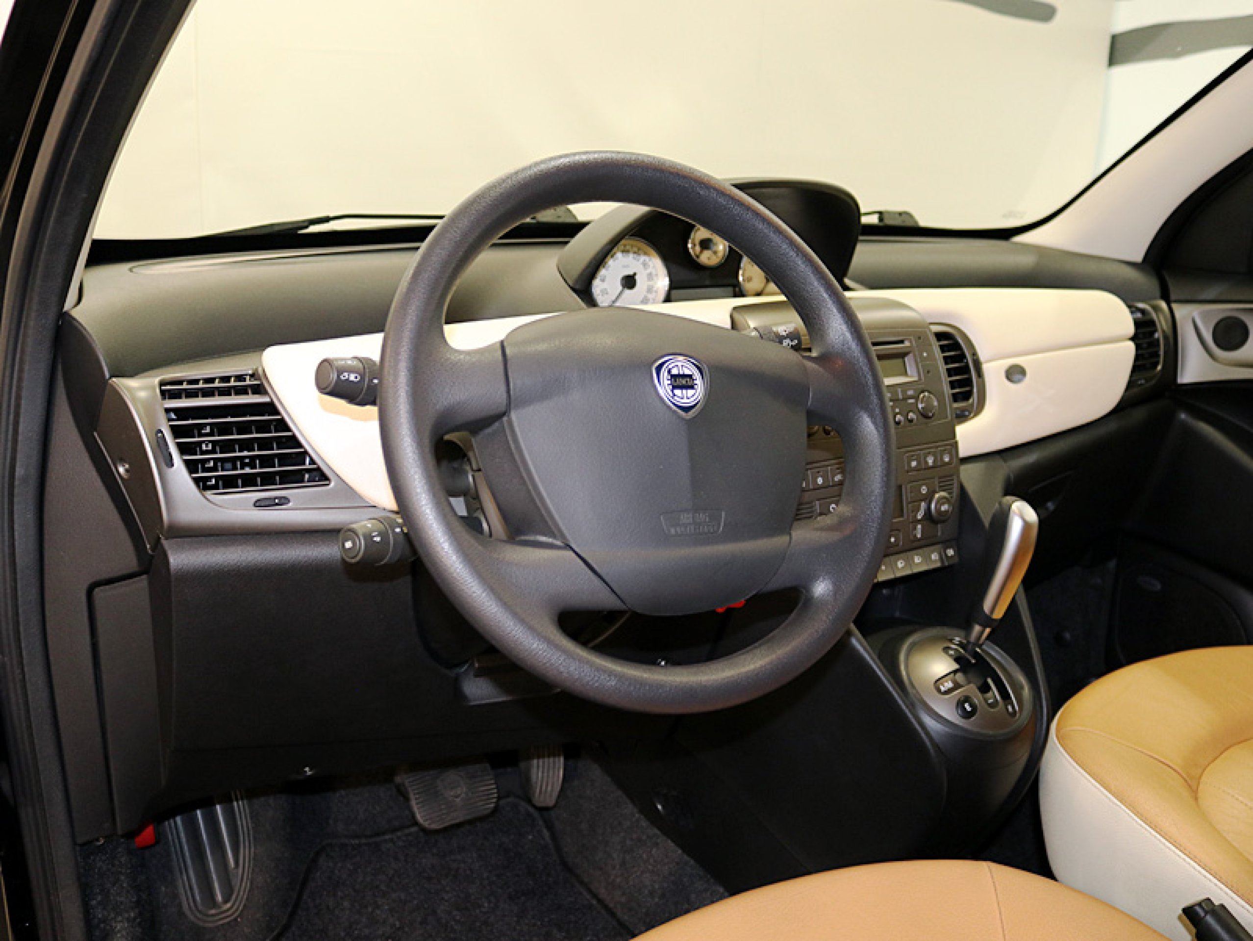 Foto Lancia Ypsilon 13 Foto Lancia Ypsilon 13