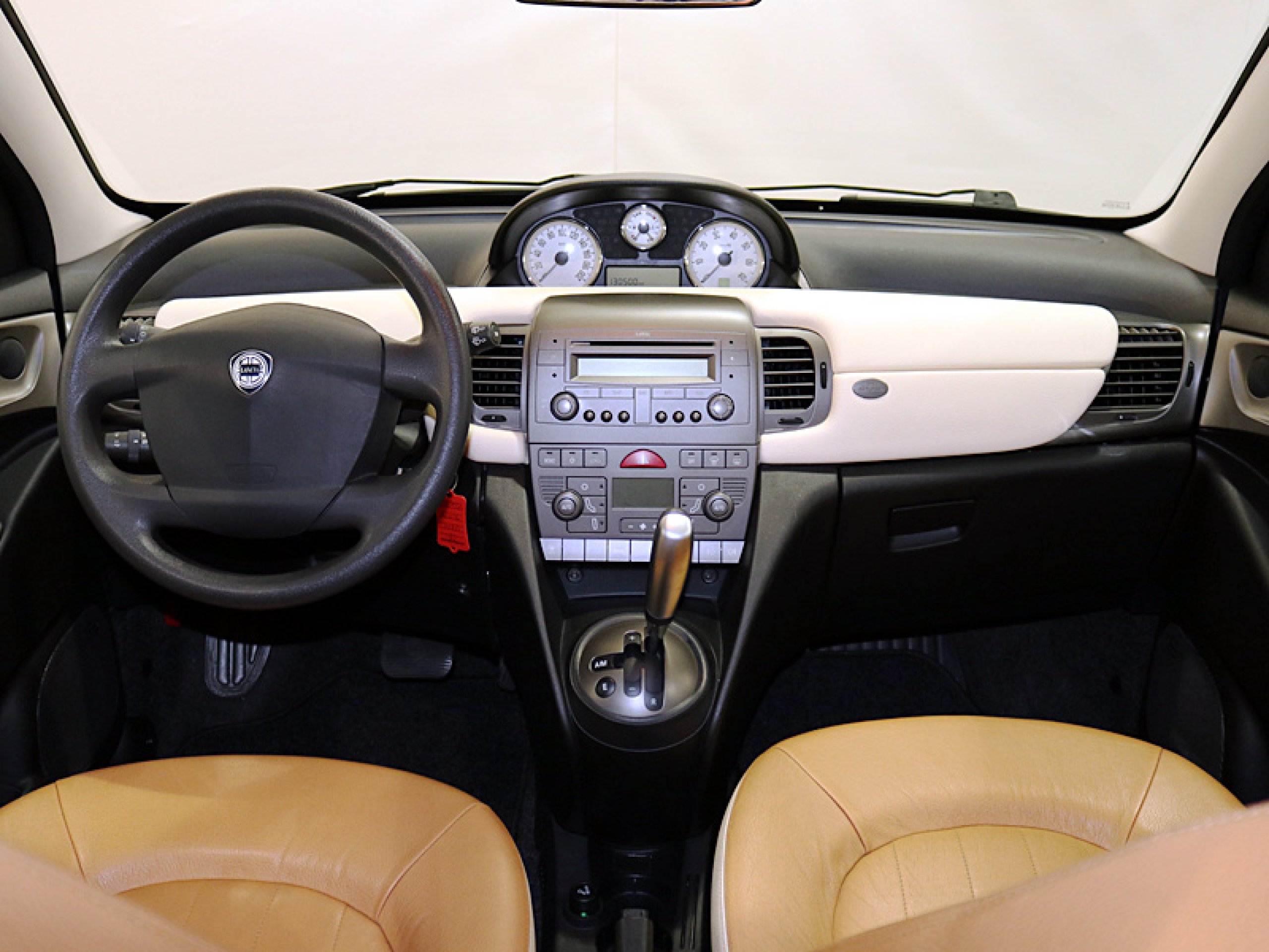 Foto Lancia Ypsilon 14 Foto Lancia Ypsilon 14