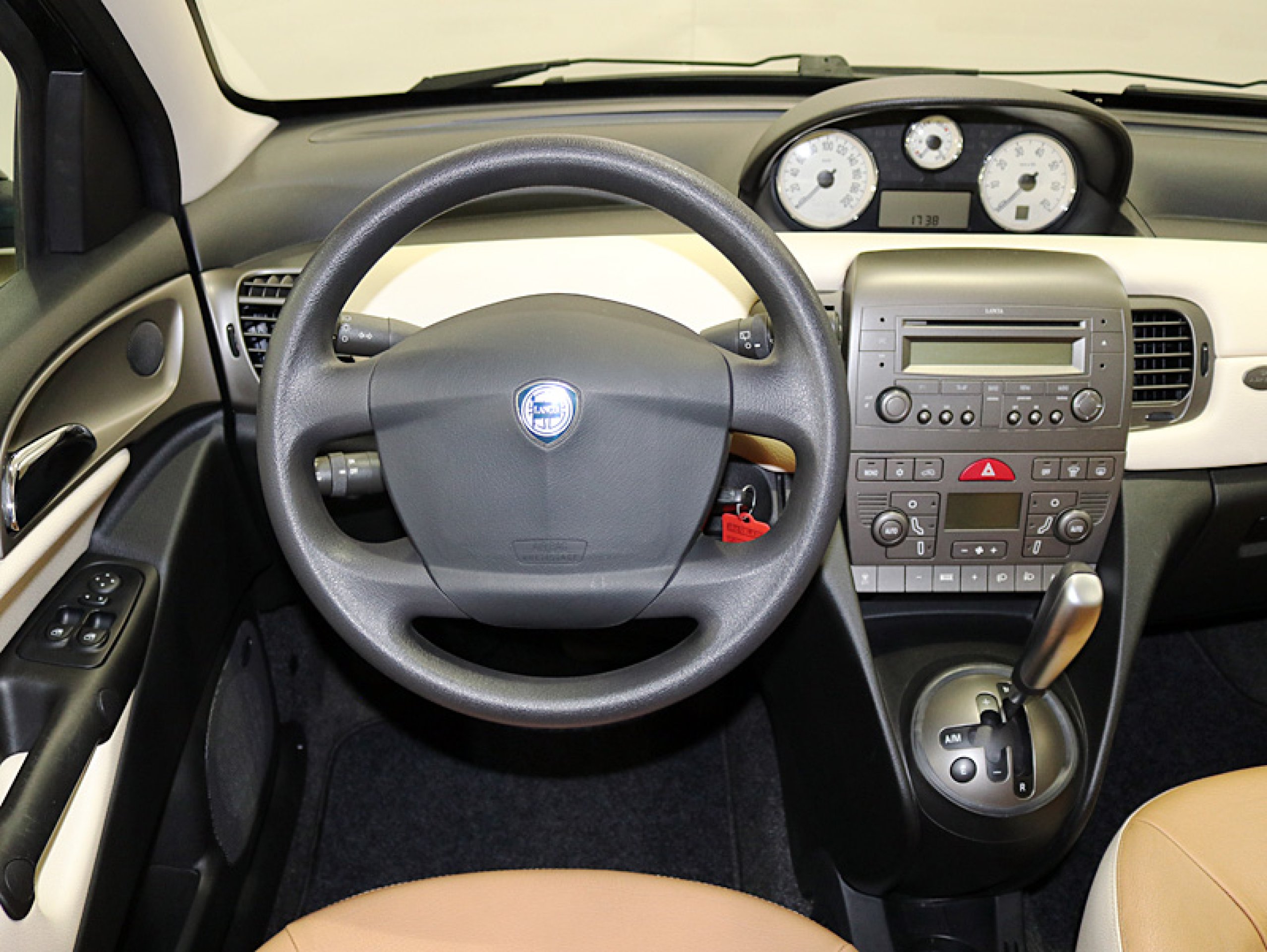 Foto Lancia Ypsilon 15 Foto Lancia Ypsilon 15