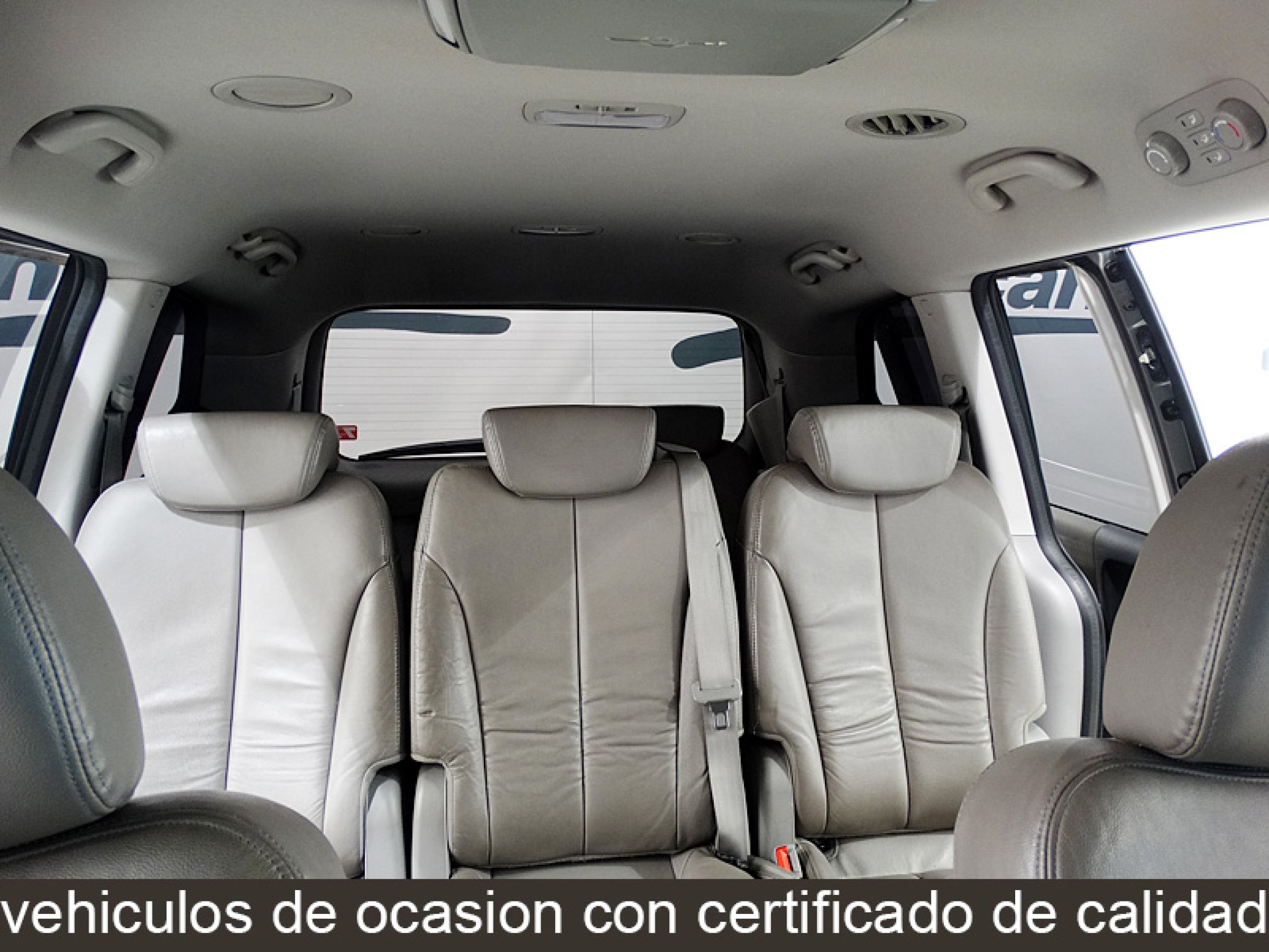 Foto Kia Carnival 23