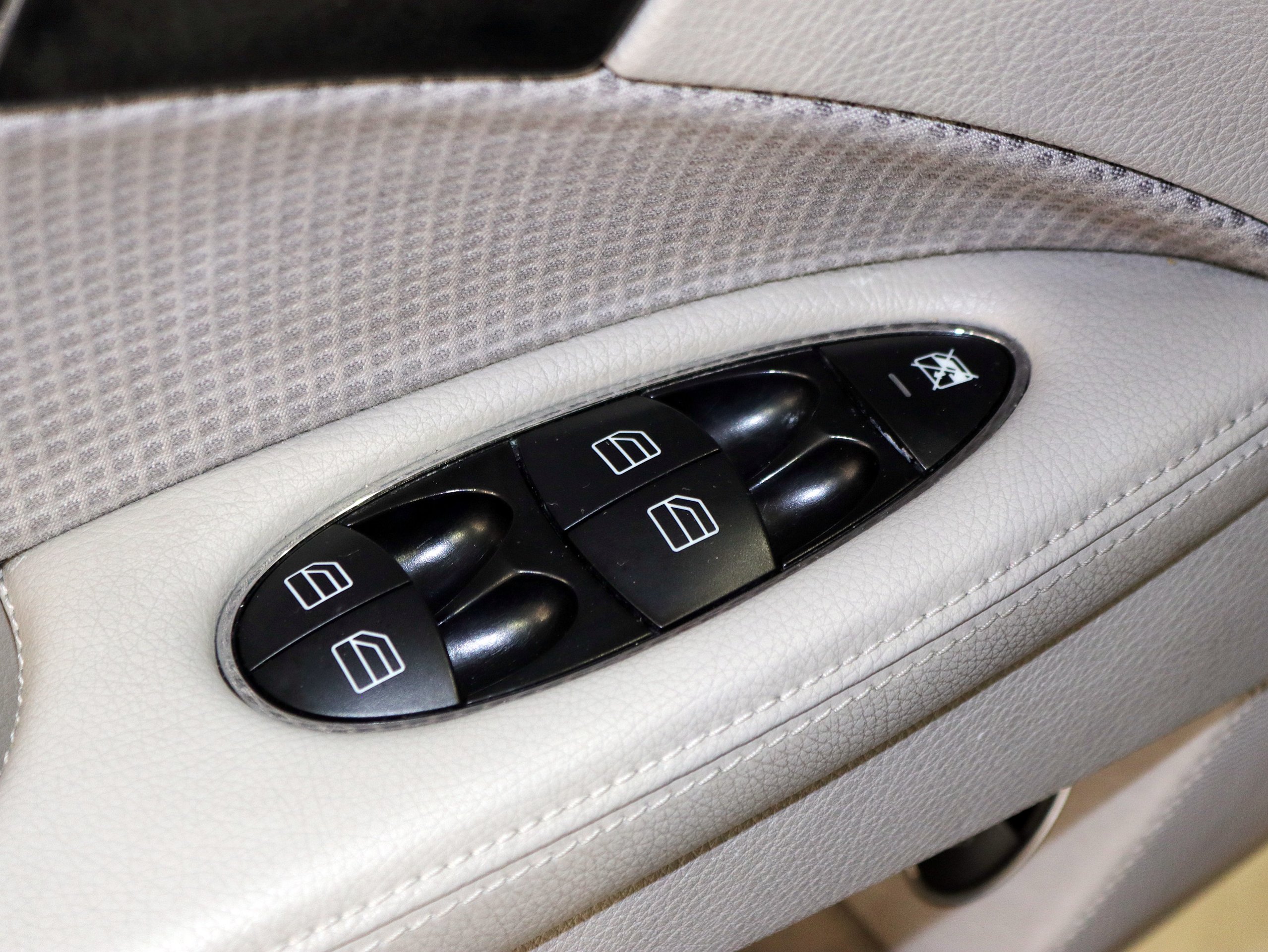 Foto Mercedes-Benz E 320 23