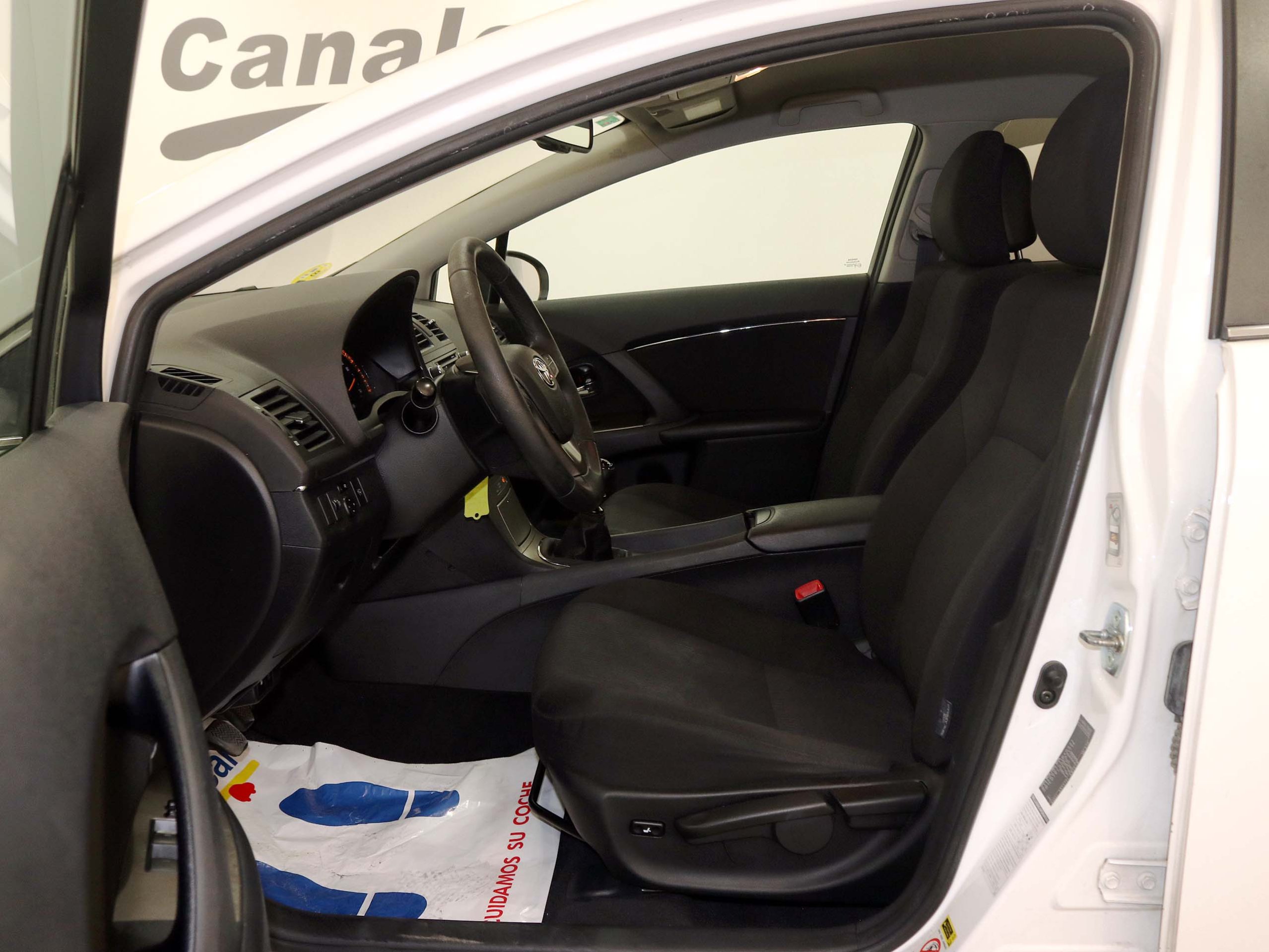 Foto Toyota Avensis 13