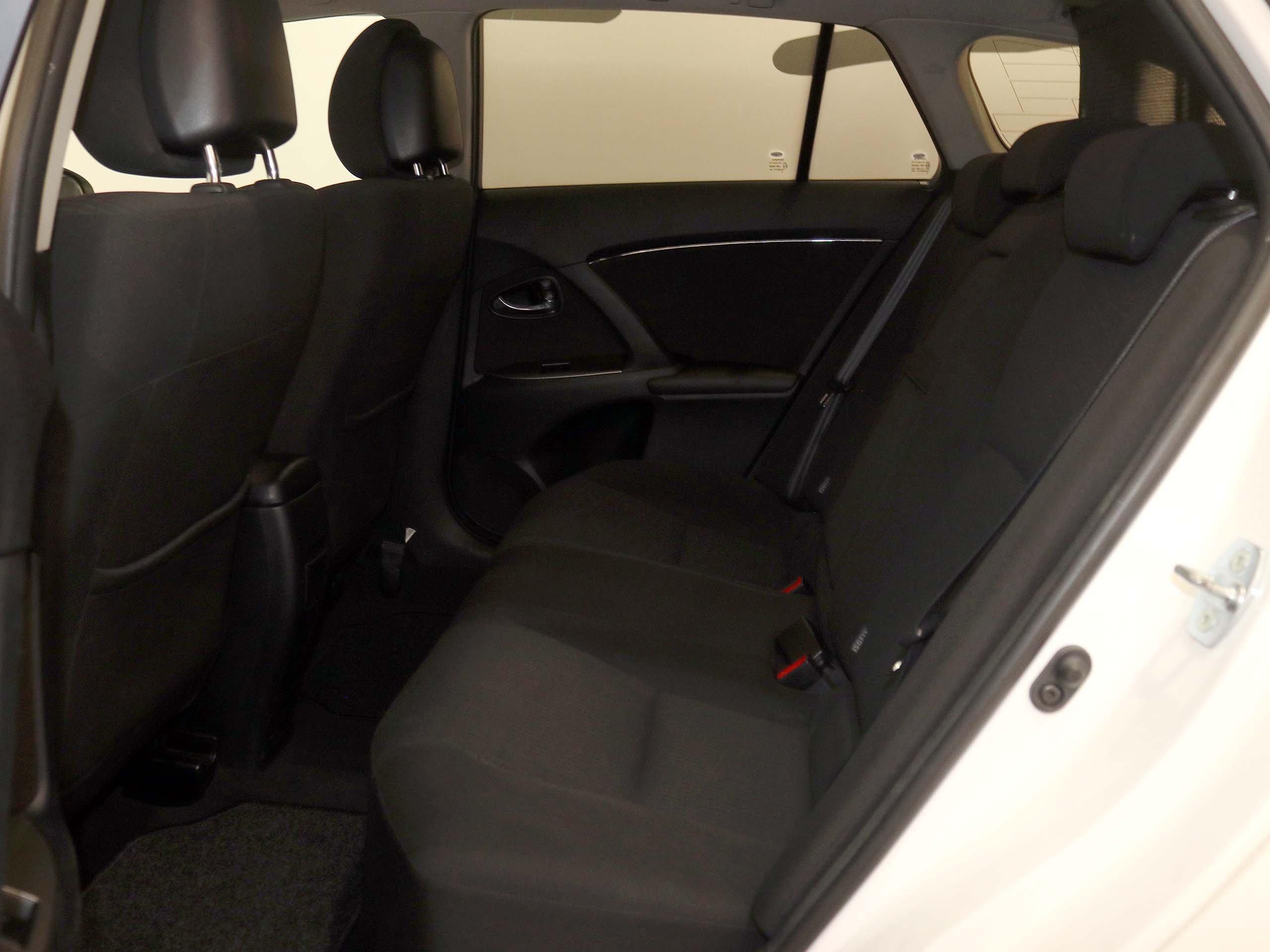 Foto Toyota Avensis 14