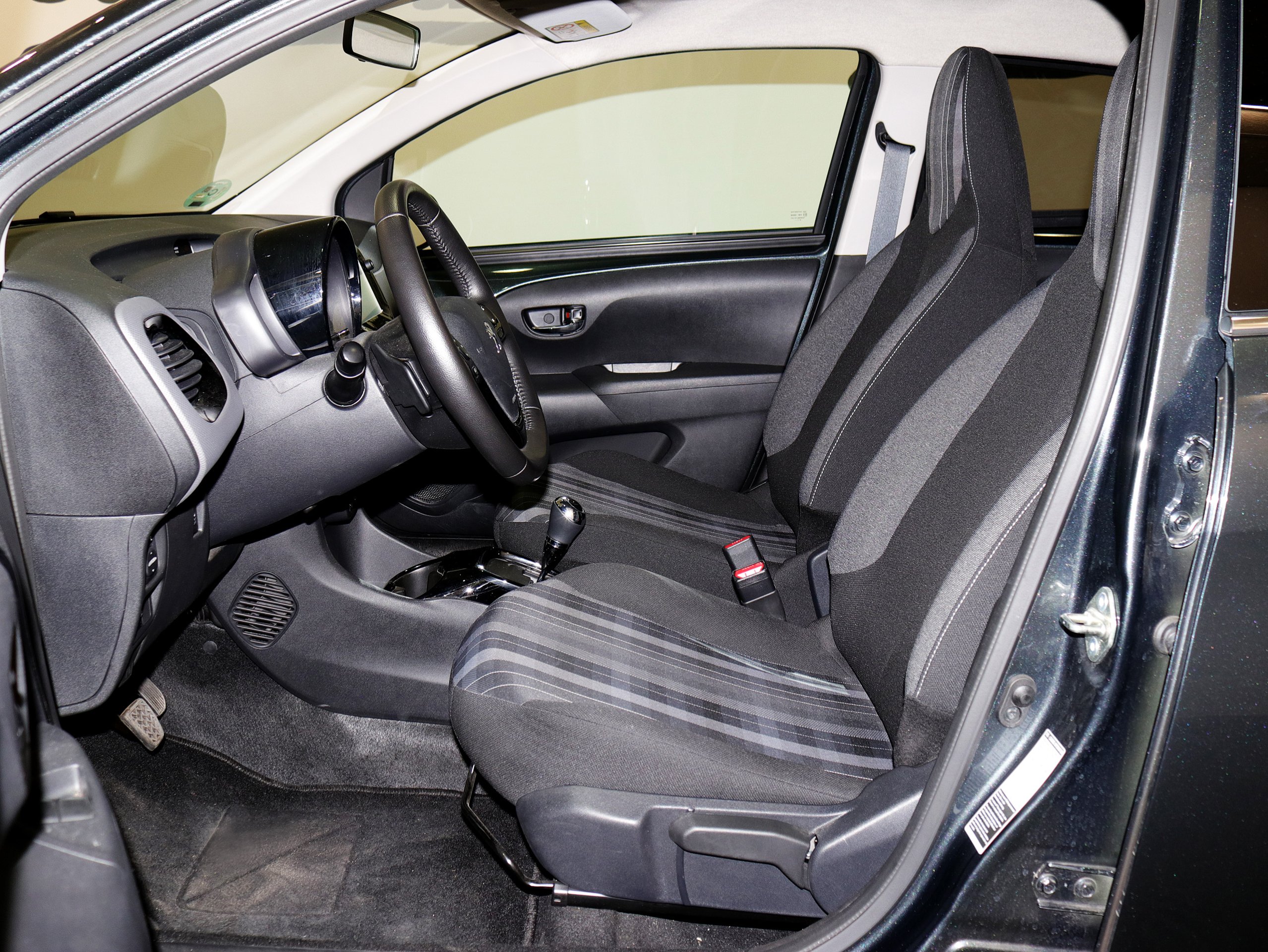 Foto Peugeot 108 16