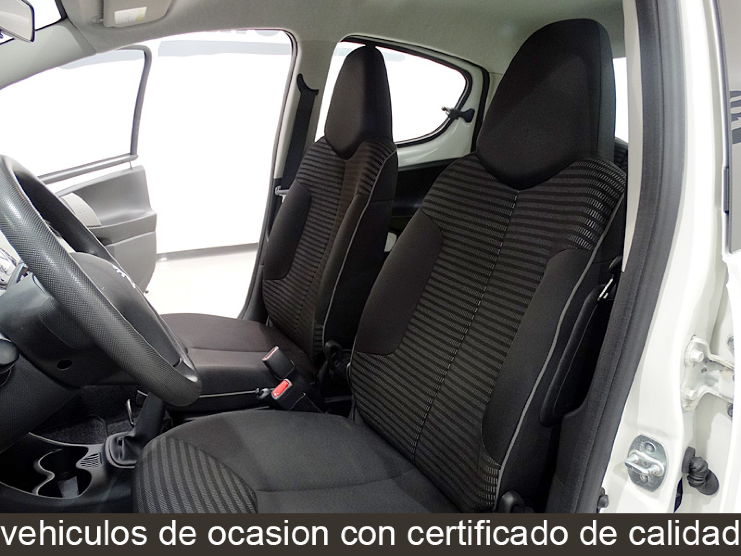 Foto Peugeot 107 16
