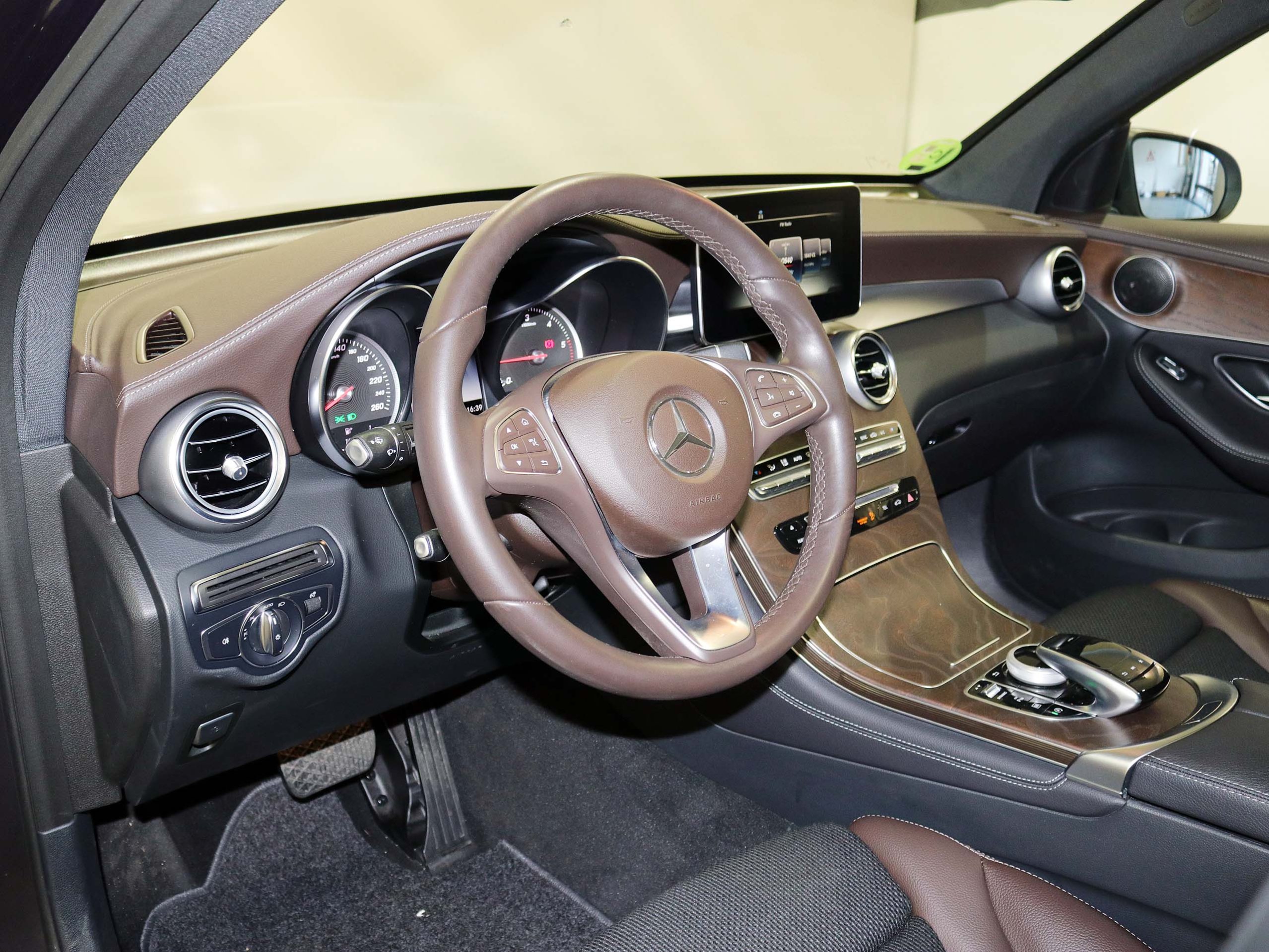Foto Mercedes-Benz GLC 220 29