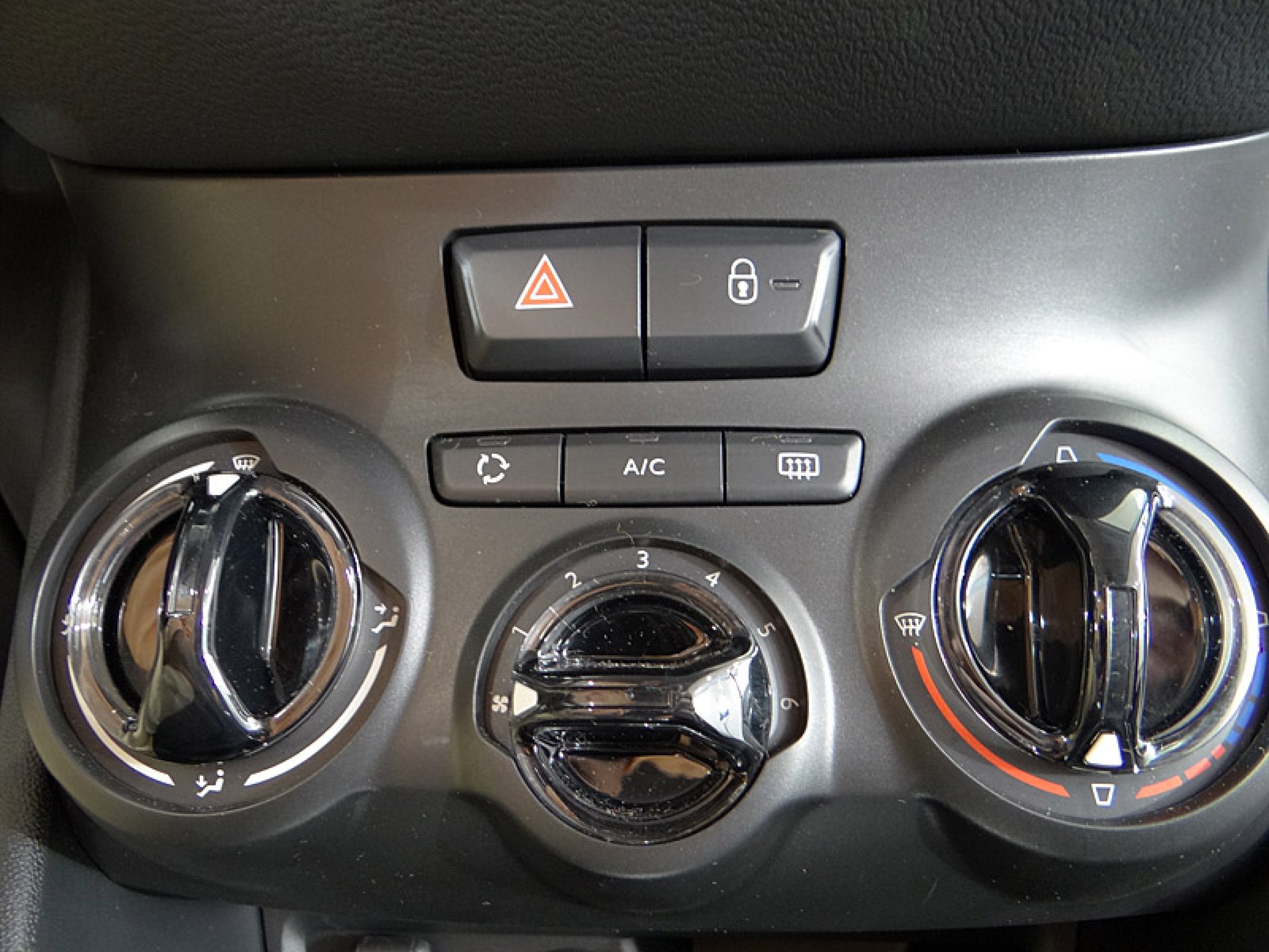 Foto Peugeot 208 31