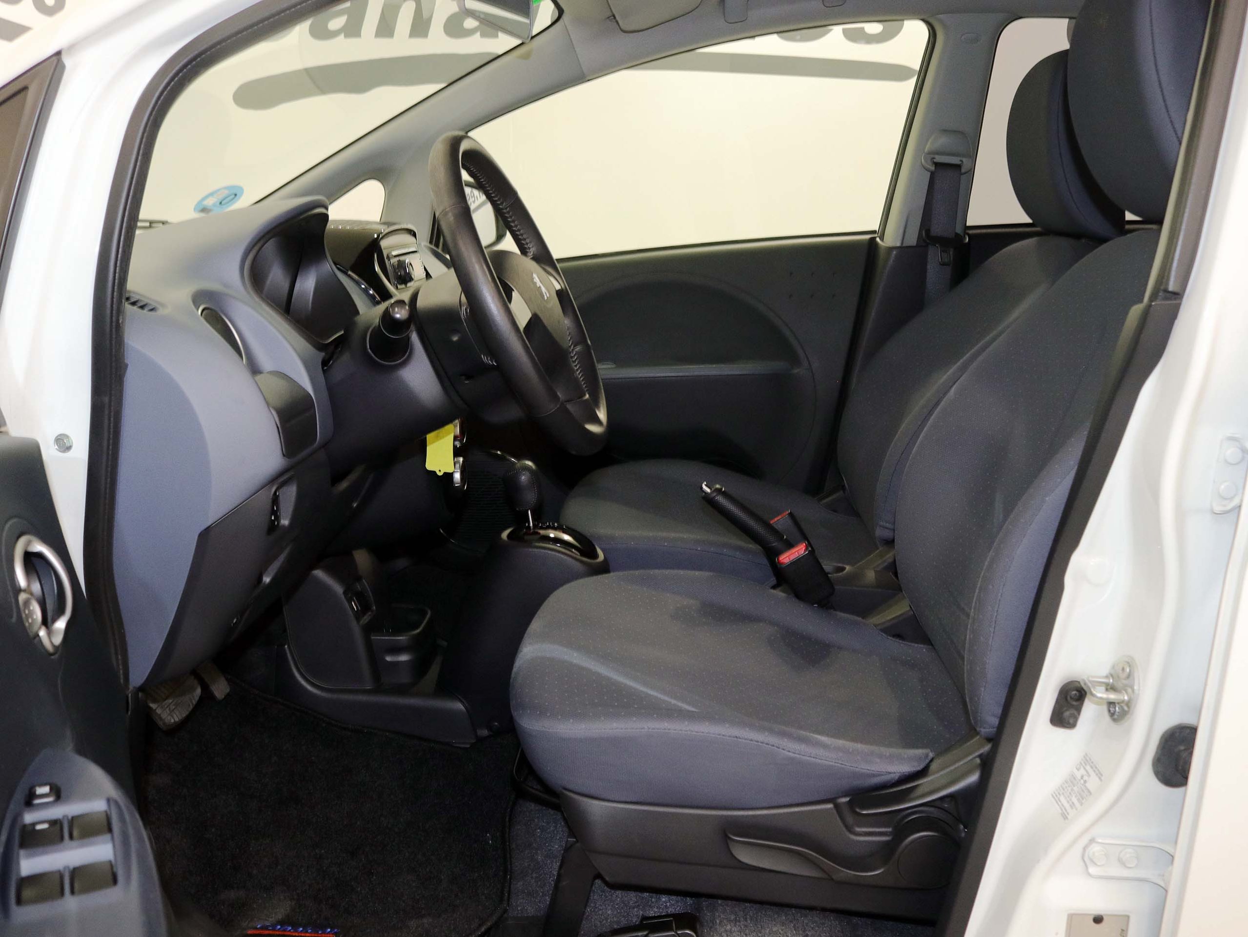 Foto Peugeot iOn 15