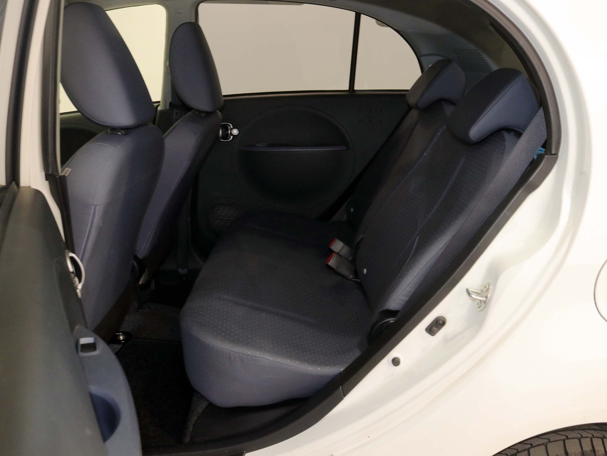 Foto Peugeot iOn 16