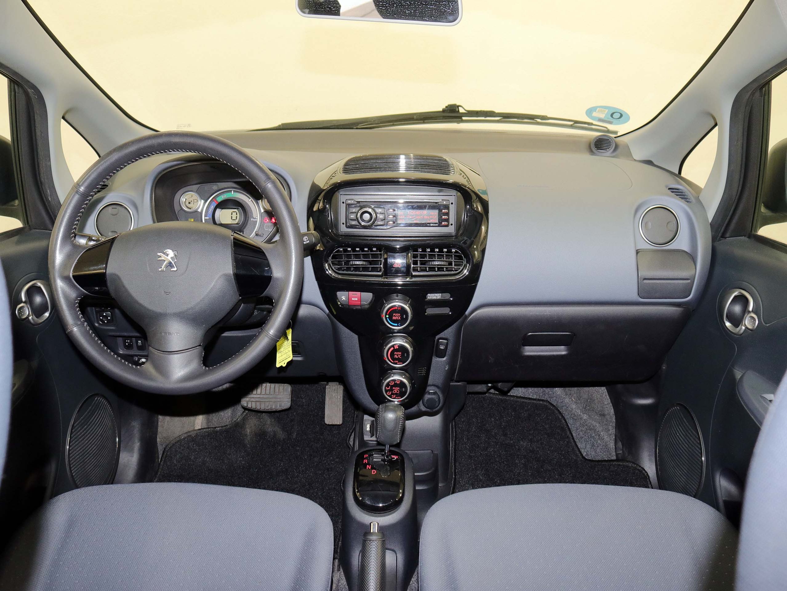 Foto Peugeot iOn 19