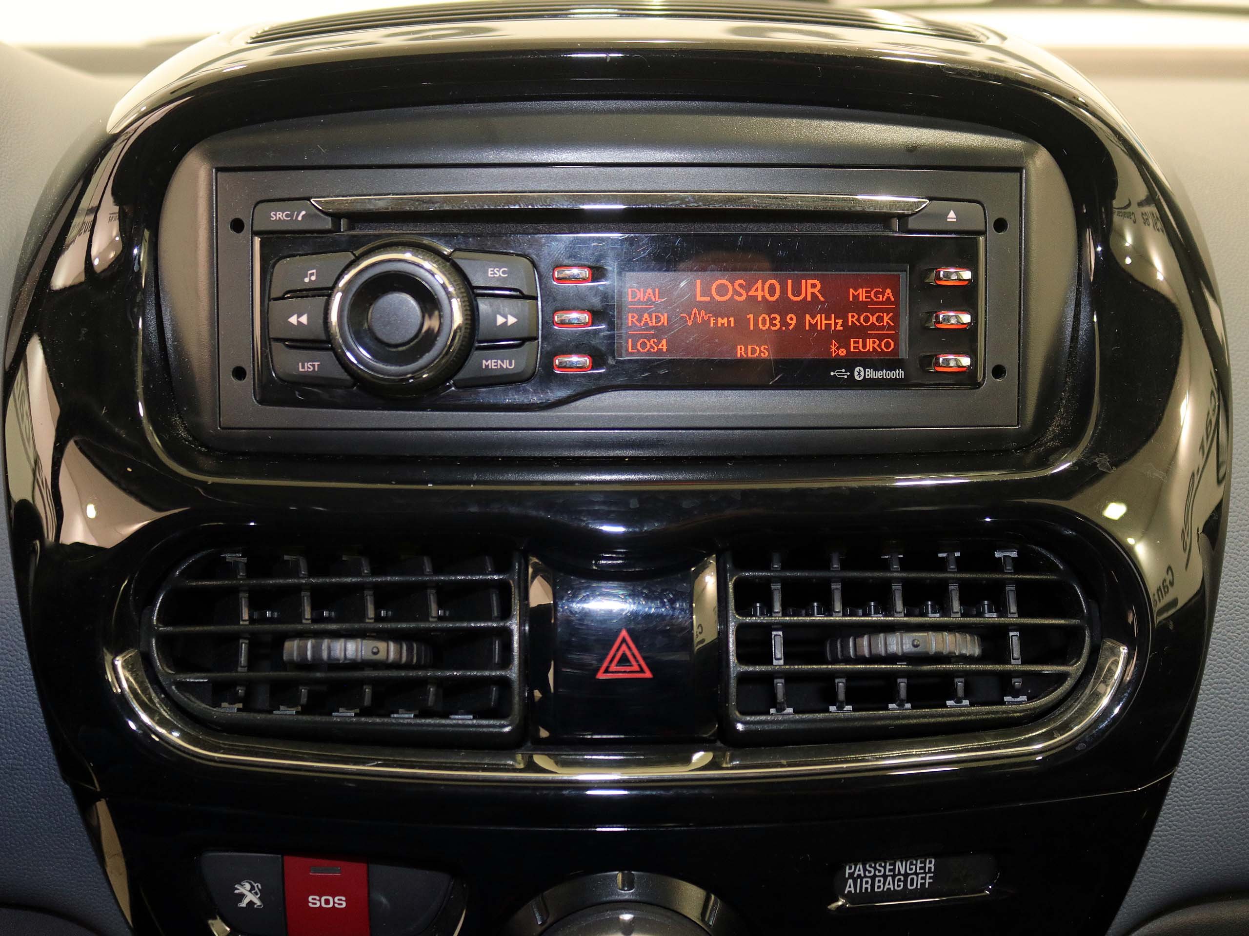 Foto Peugeot iOn 22