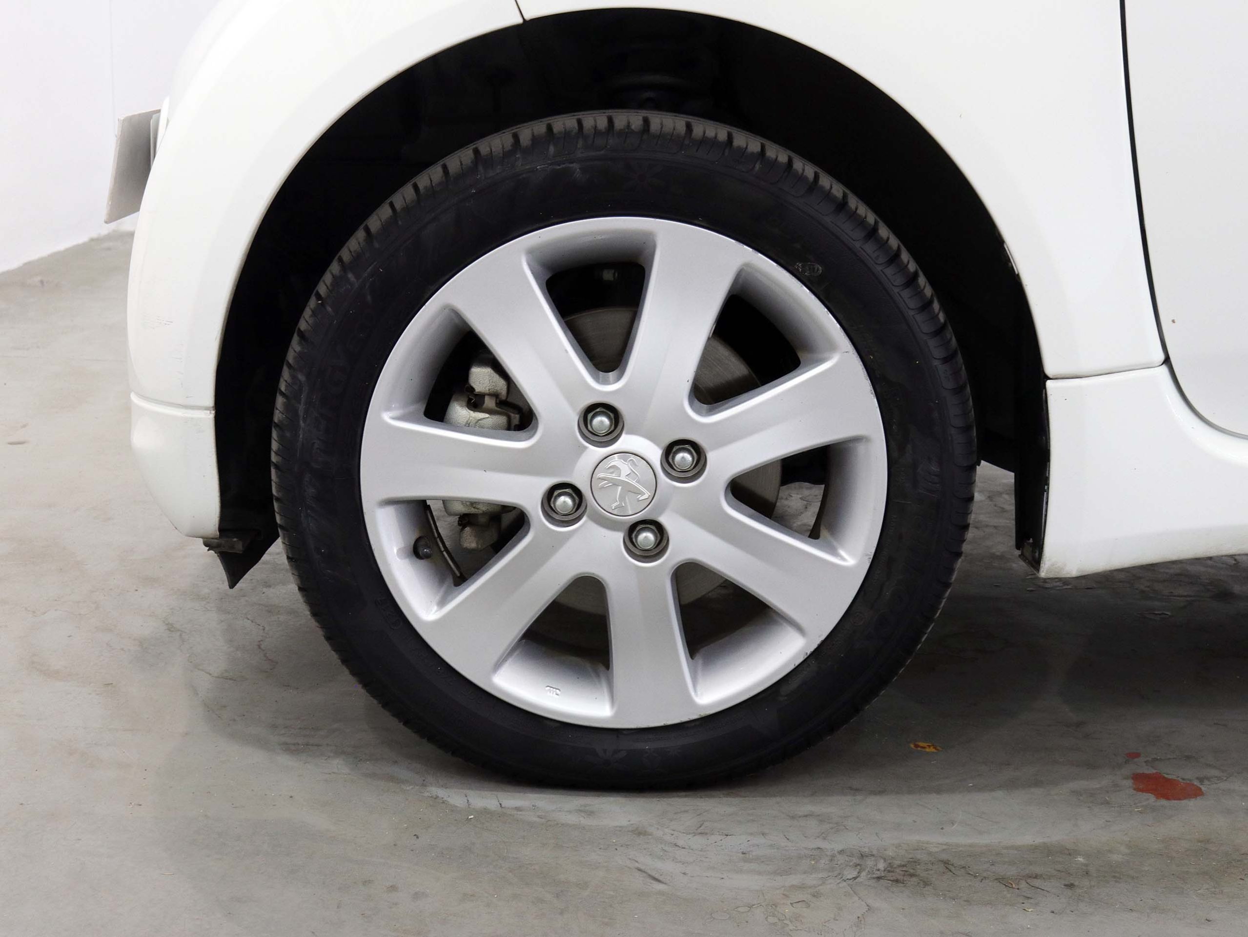 Foto Peugeot iOn 29