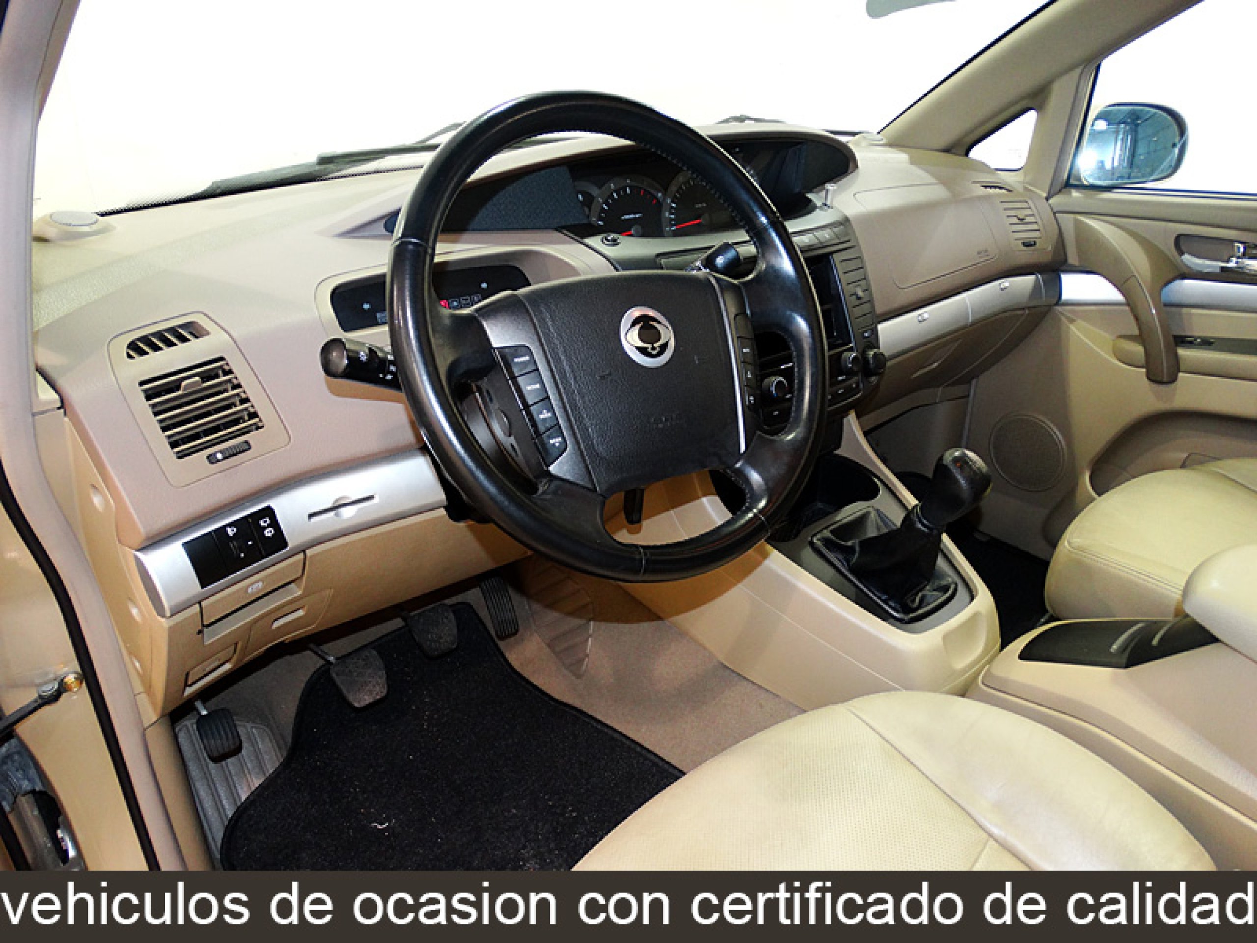 Foto Ssangyong Rodius 12