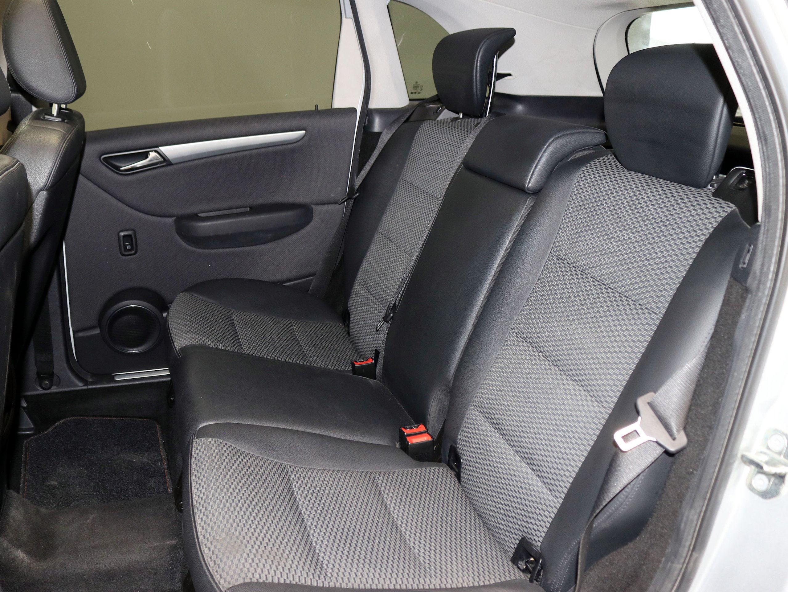 Foto Mercedes-Benz B 180 12