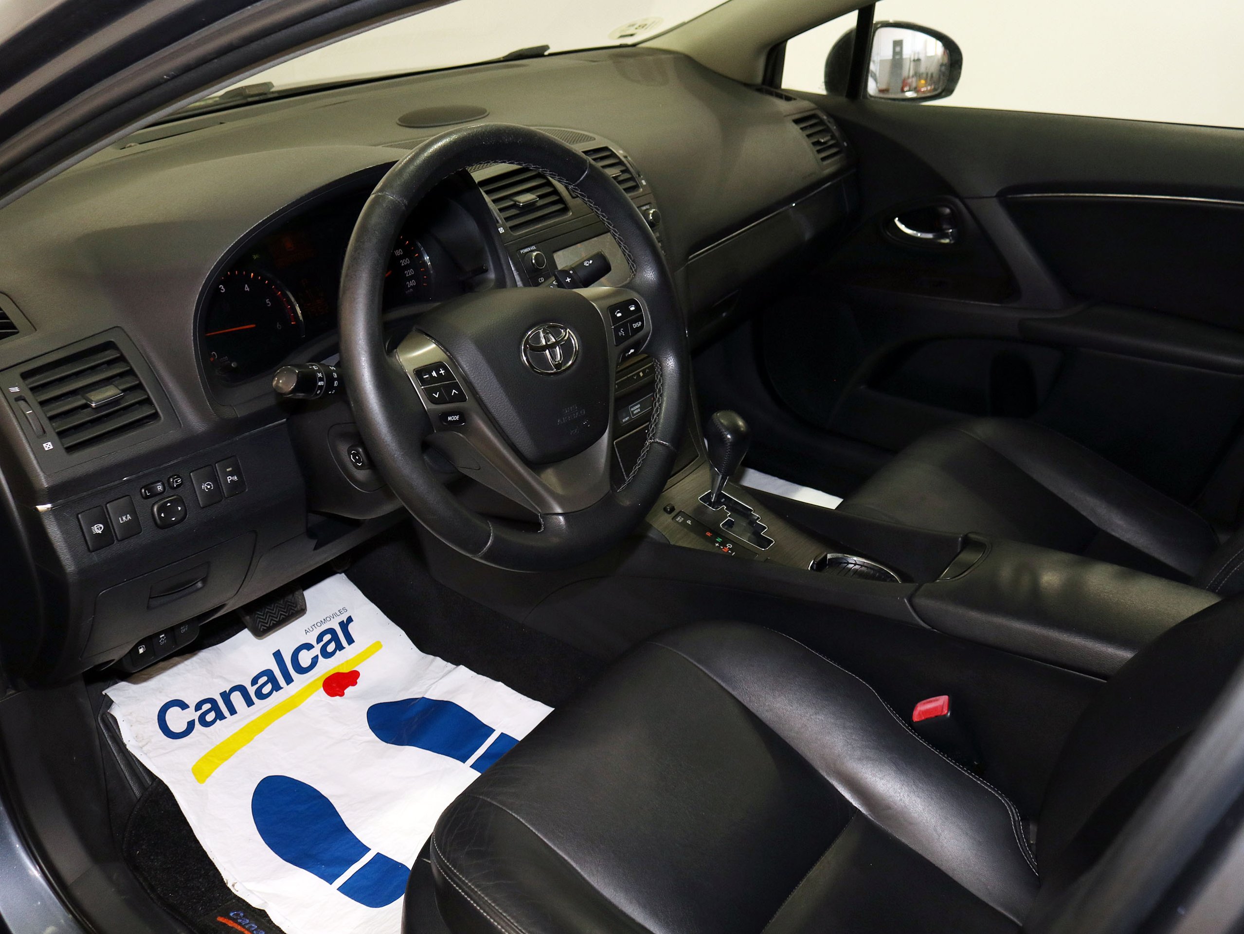 Foto Toyota Avensis 13