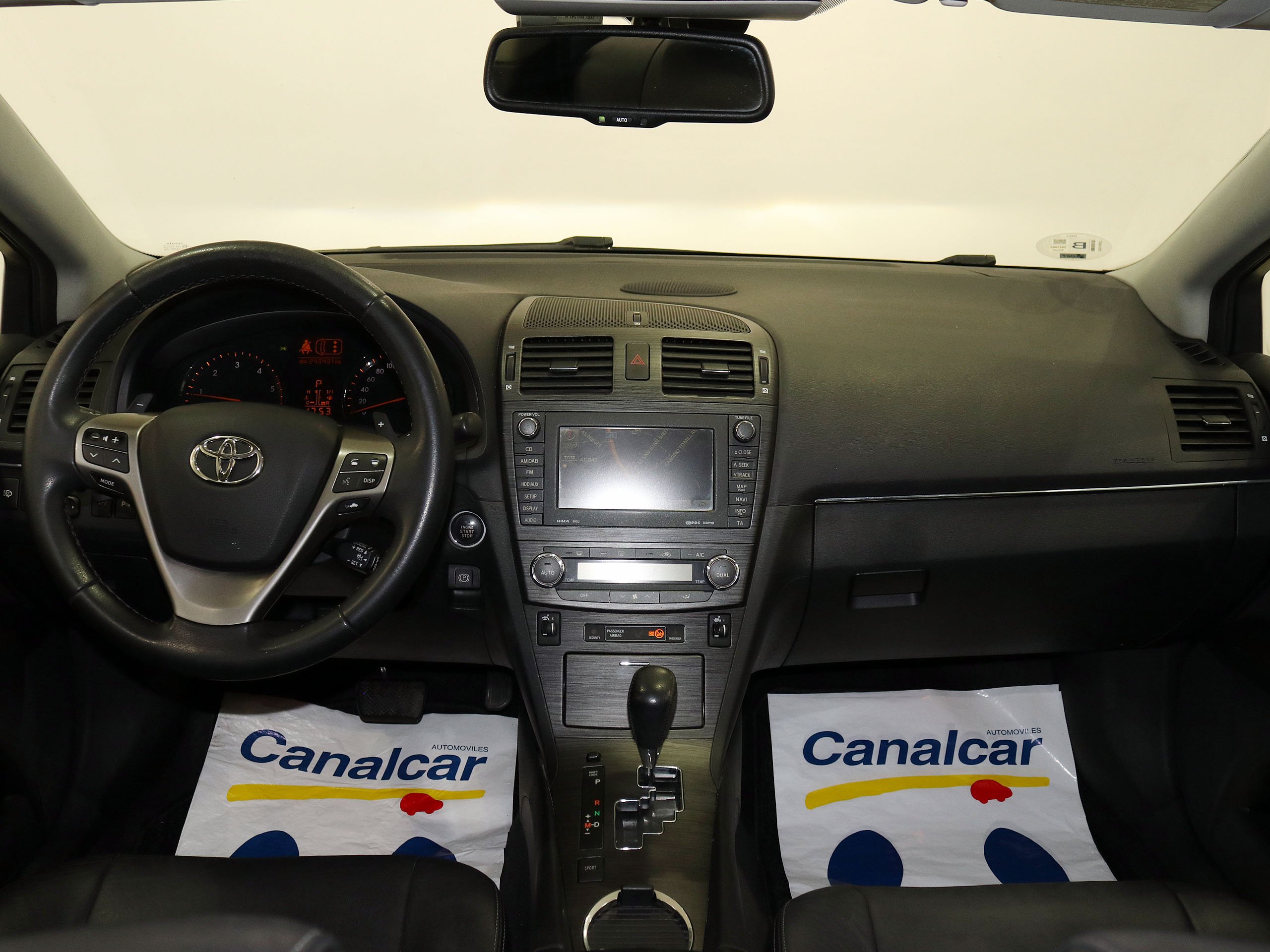 Foto Toyota Avensis 14