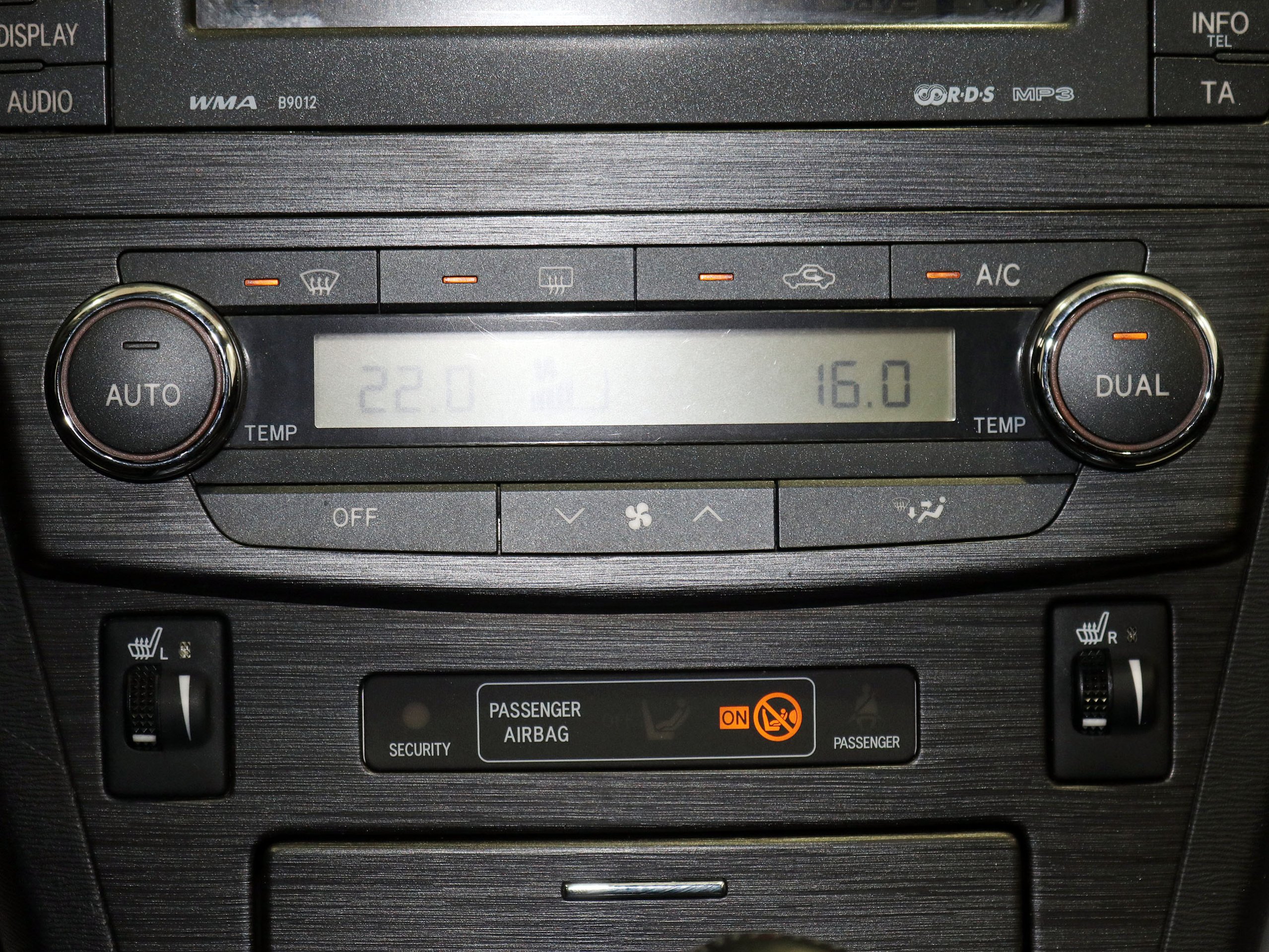 Foto Toyota Avensis 17