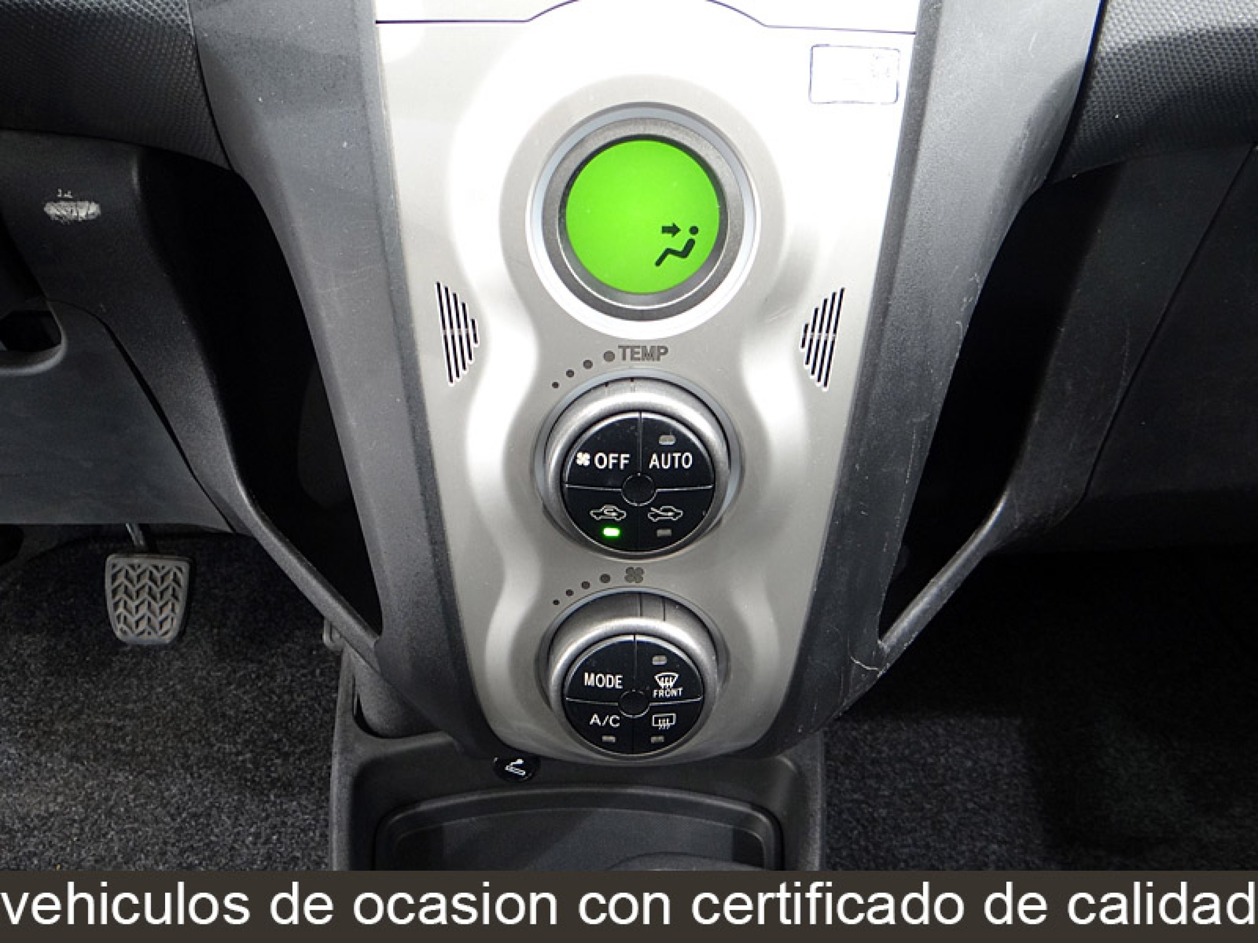 Foto Toyota Yaris 16