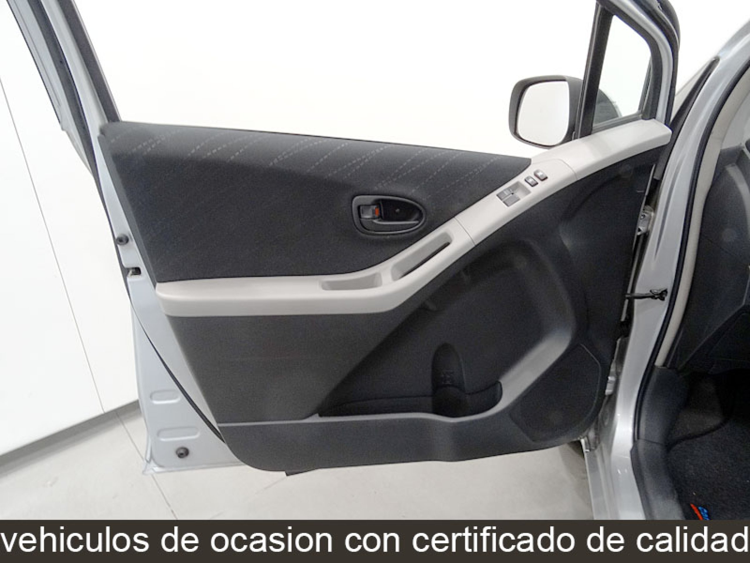 Foto Toyota Yaris 14