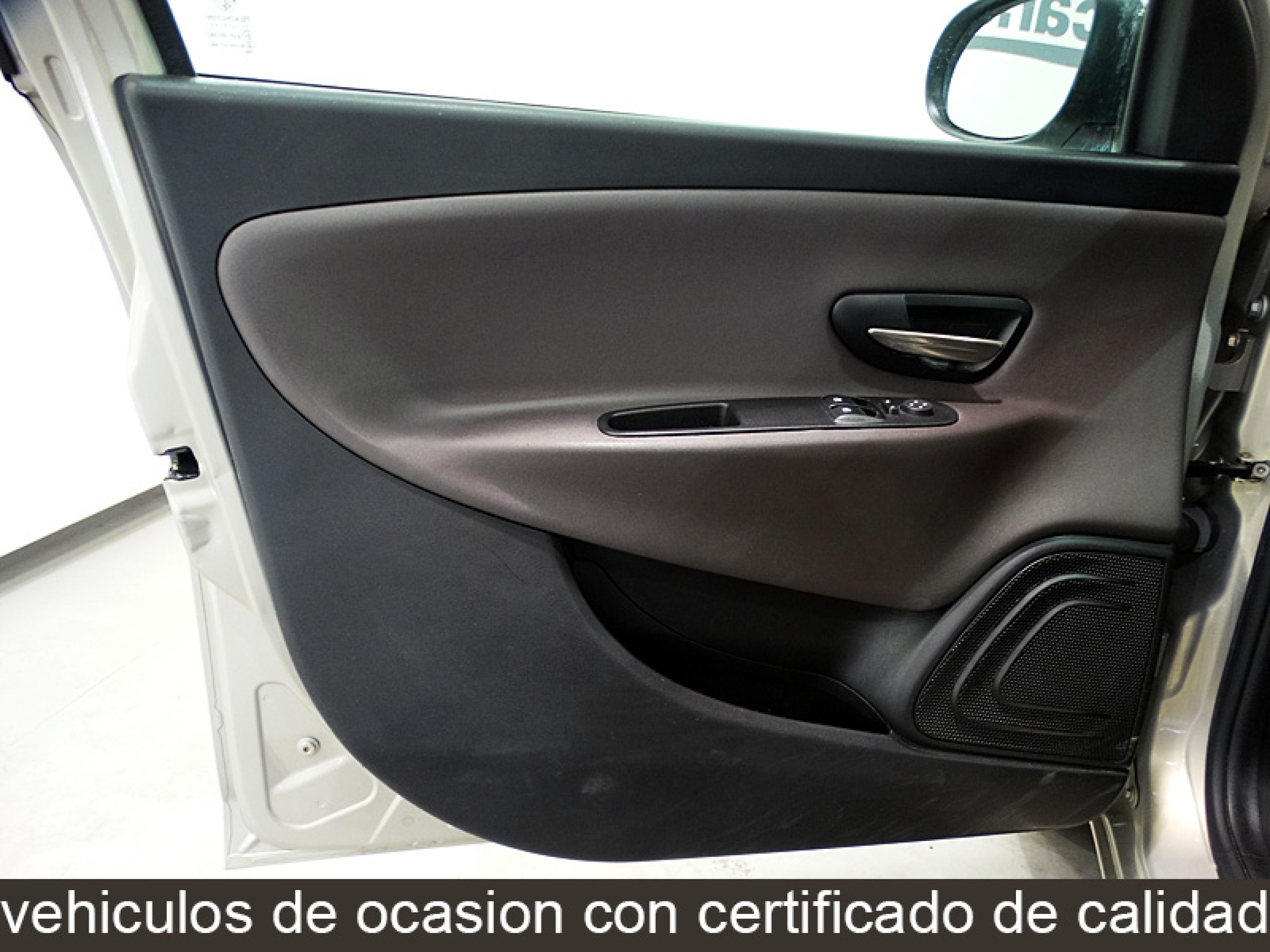 Foto Lancia Ypsilon 21
