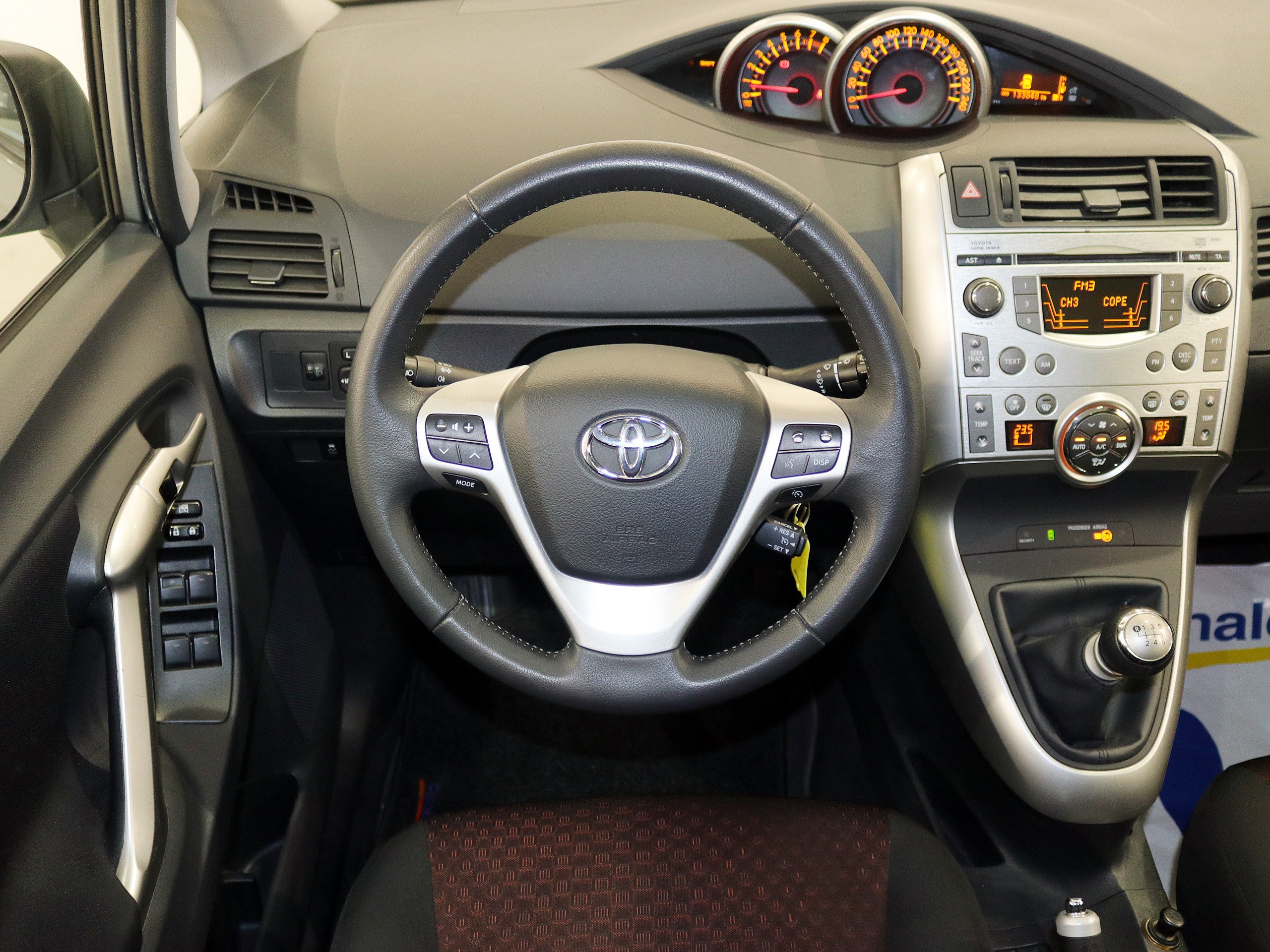 Foto Toyota Verso 15