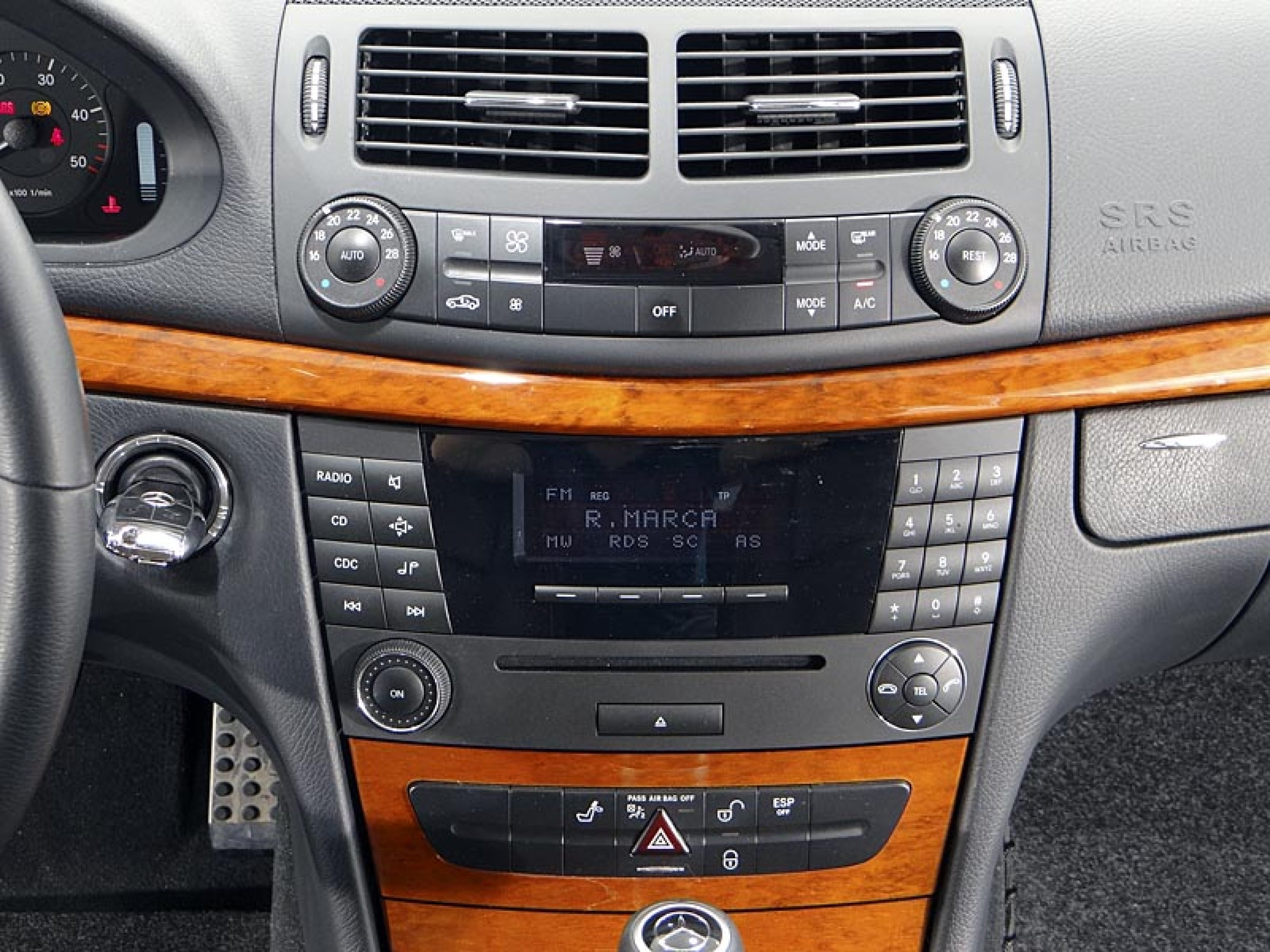 Foto Mercedes-Benz E 220 26
