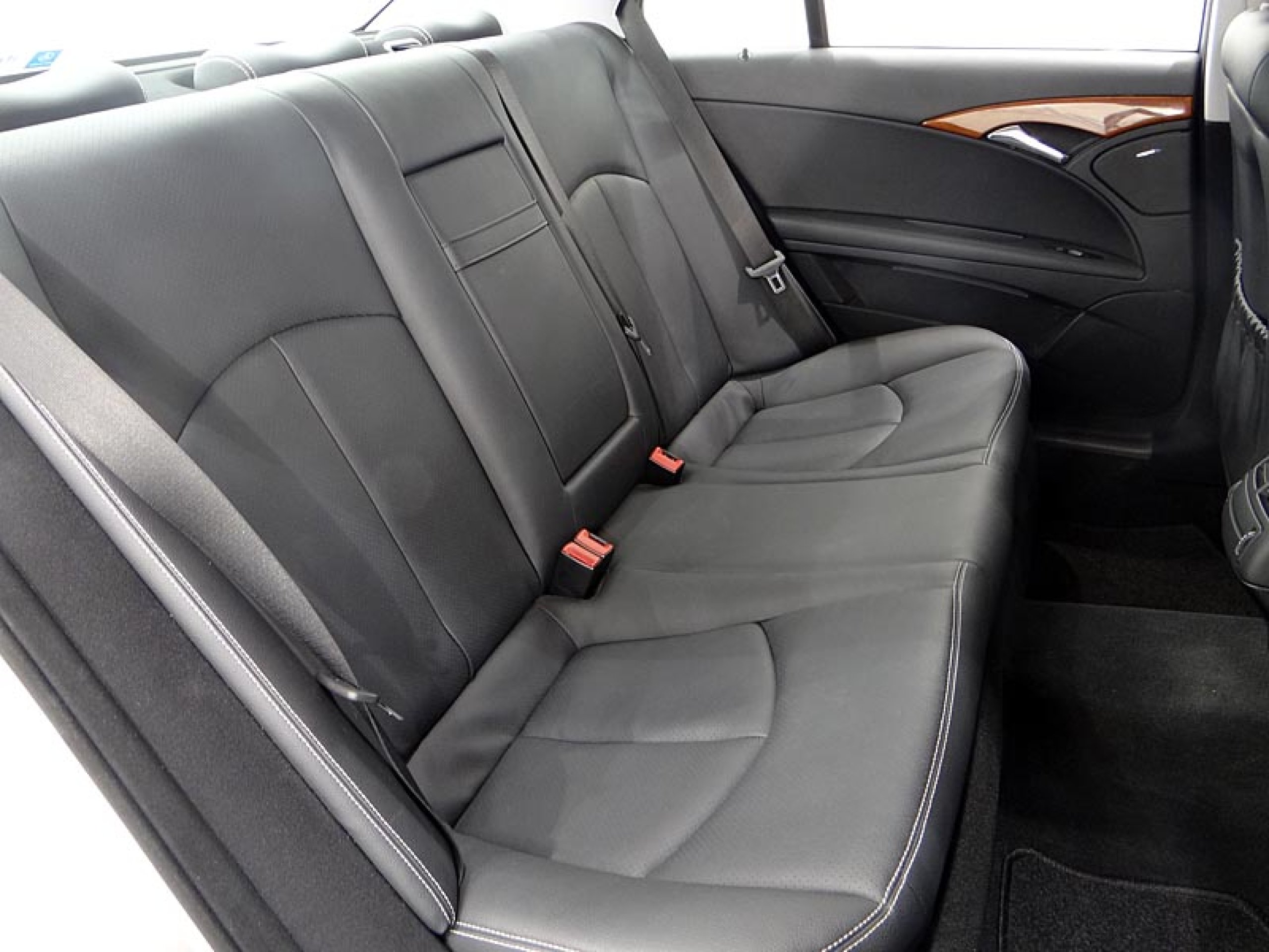 Foto Mercedes-Benz E 220 37