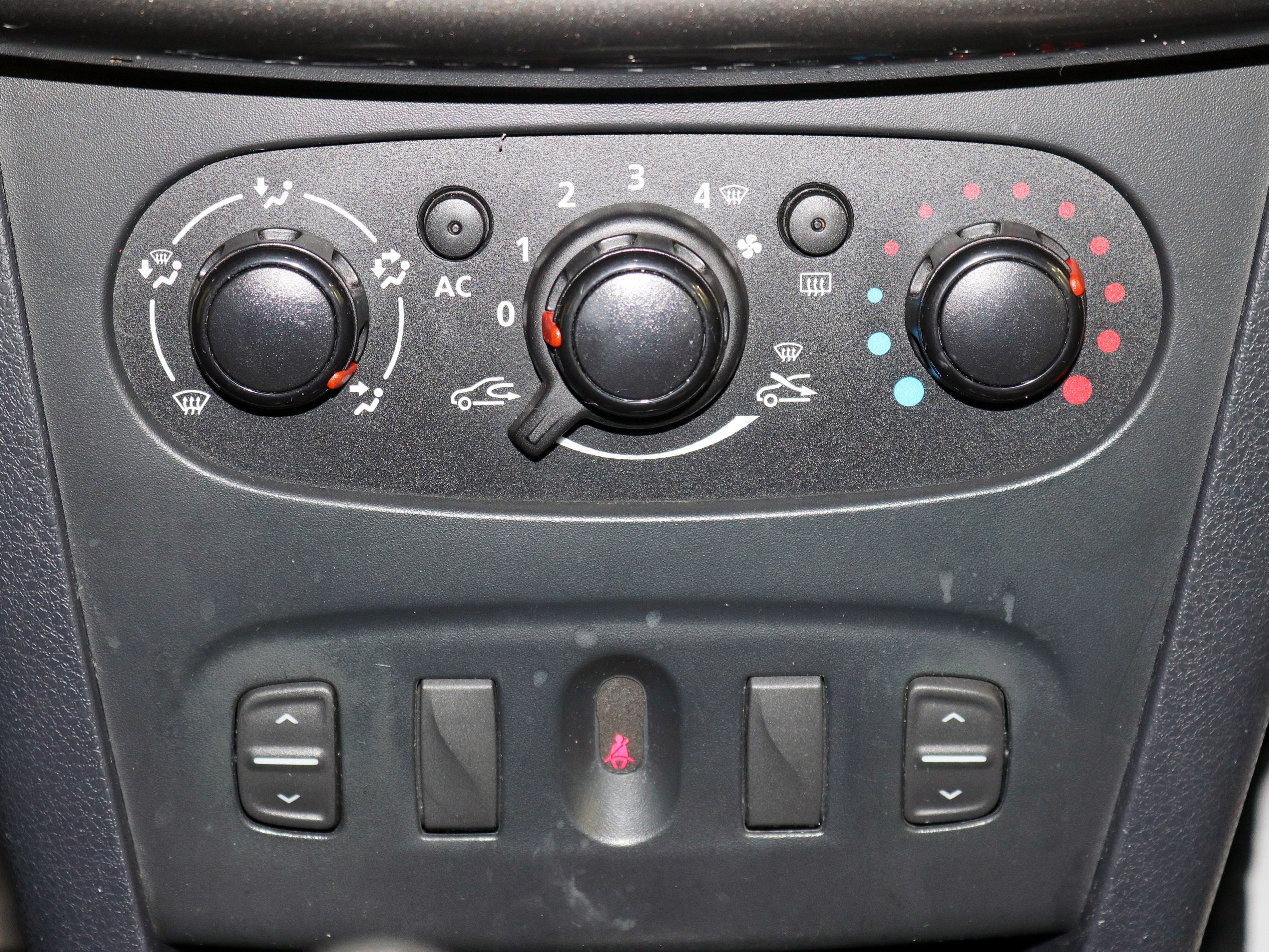 Foto Dacia Sandero 24