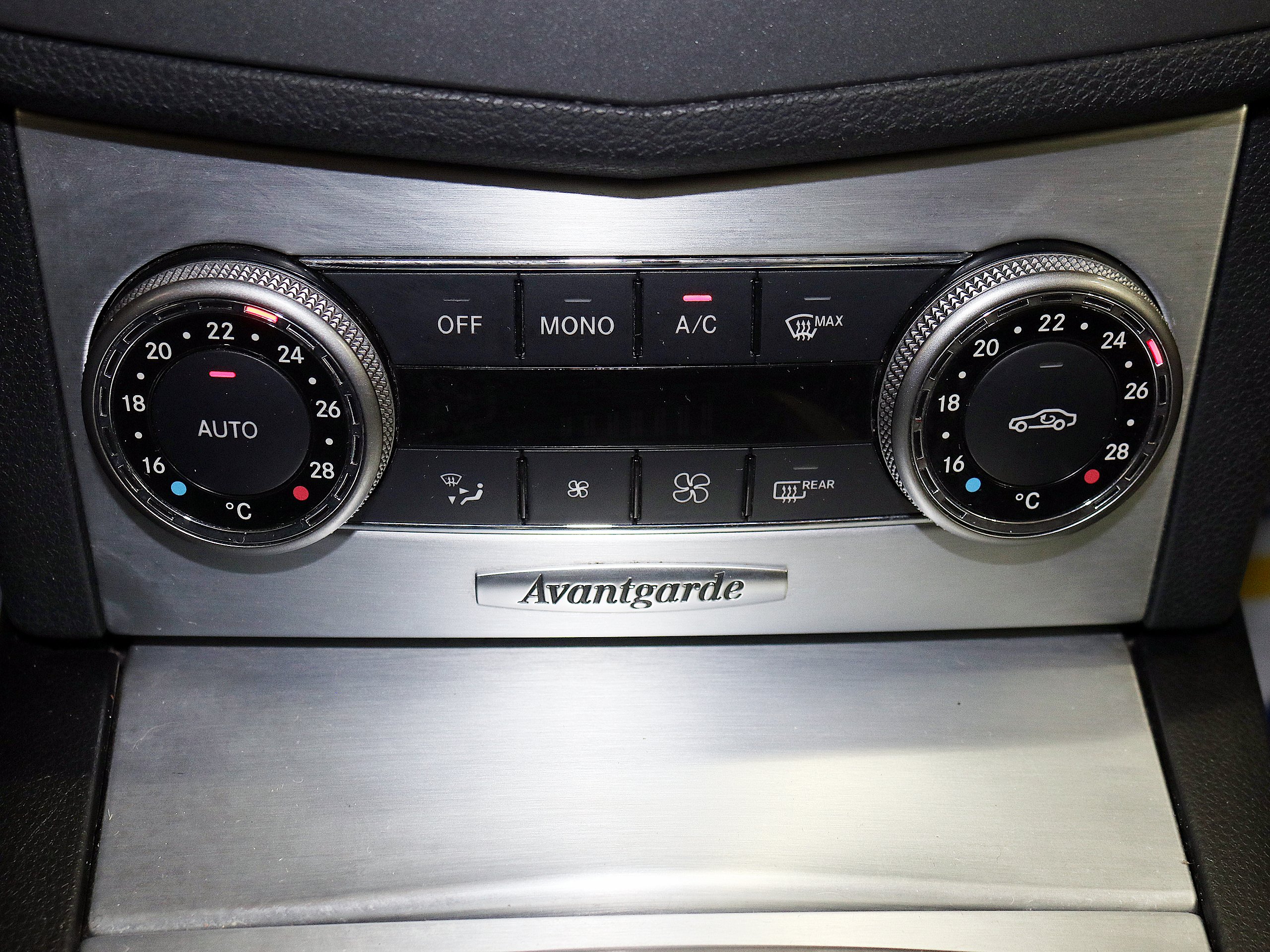 Foto Mercedes-Benz C 220 28