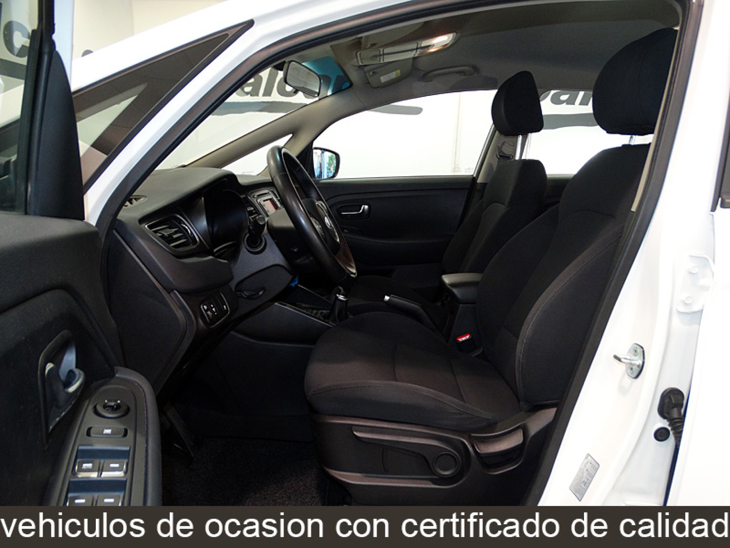 Foto Kia Carens 15