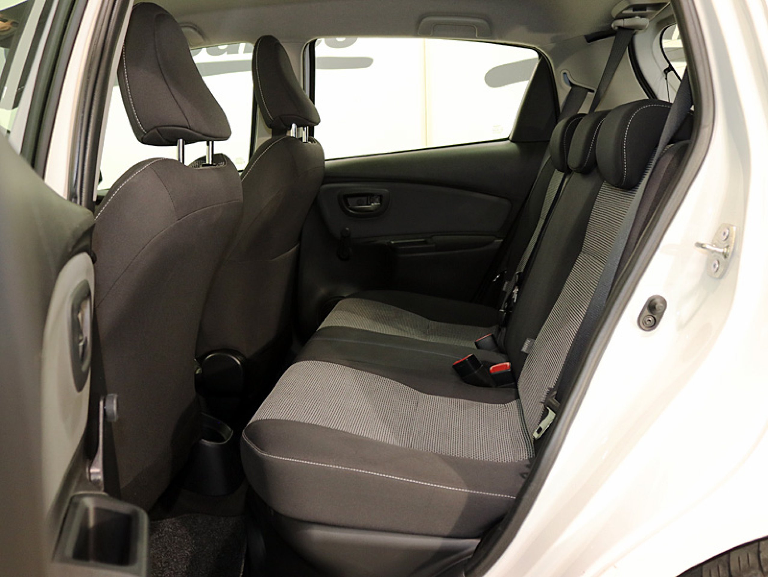 Foto Toyota Yaris 16