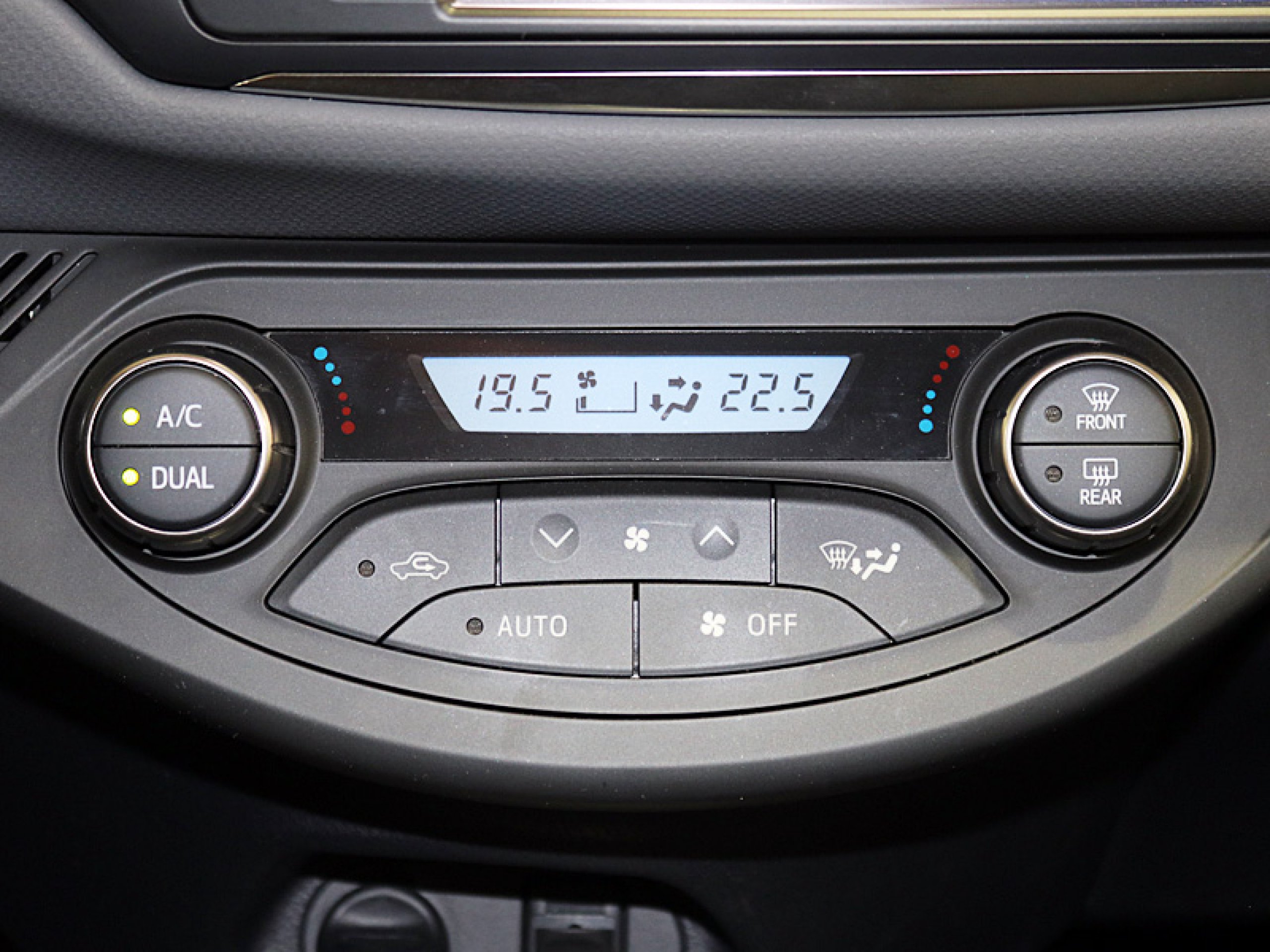 Foto Toyota Yaris 28